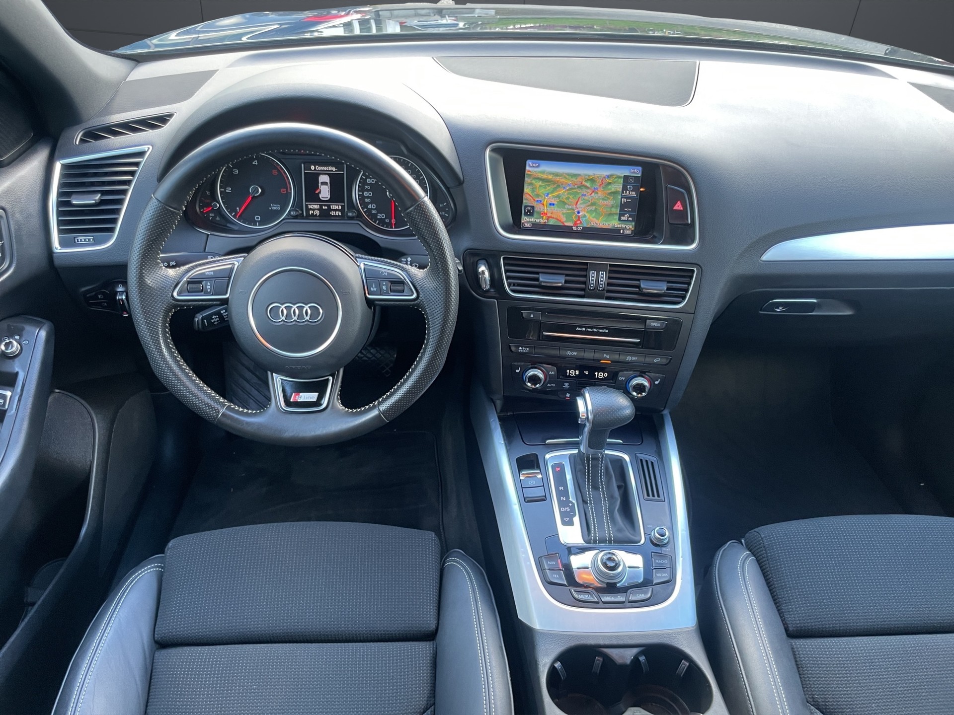 AUDI Q5 2.0 TDI quattro S-Line S-tronic-image-8