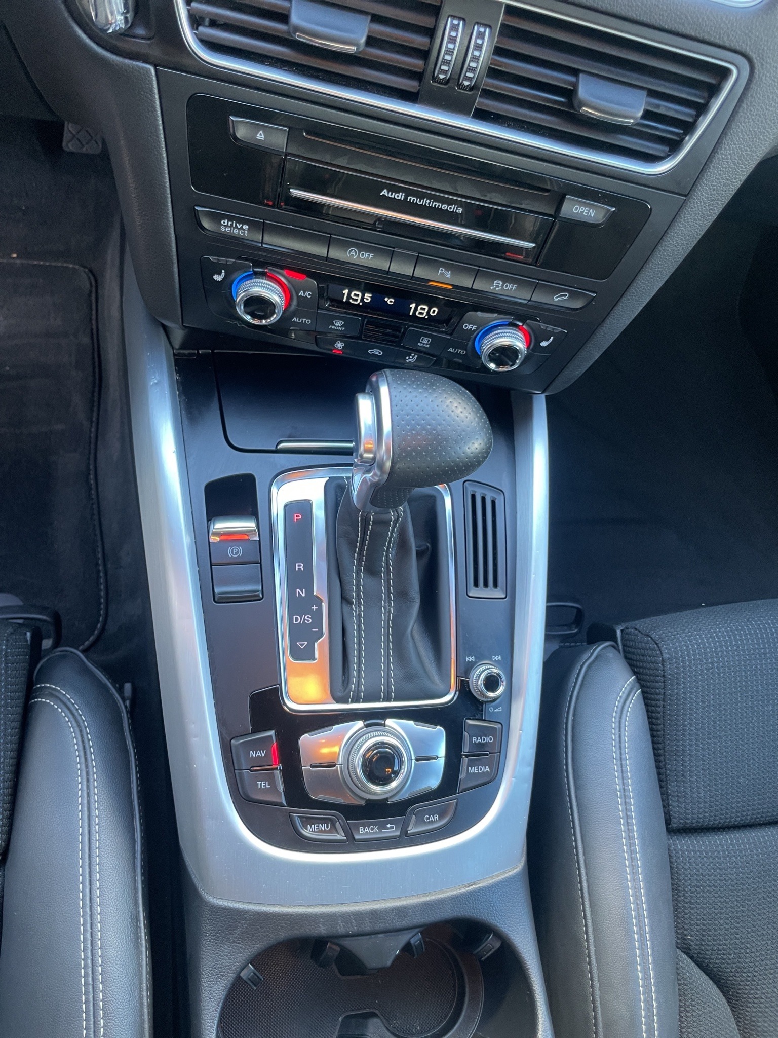 AUDI Q5 2.0 TDI quattro S-Line S-tronic-image-10