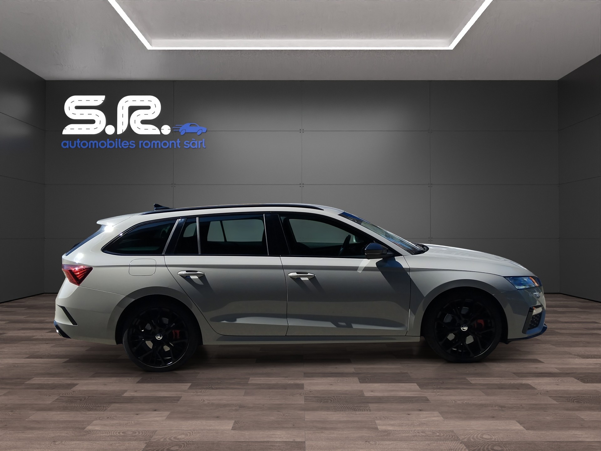 SKODA Octavia Combi 2.0 TSI DSG RS-image-7