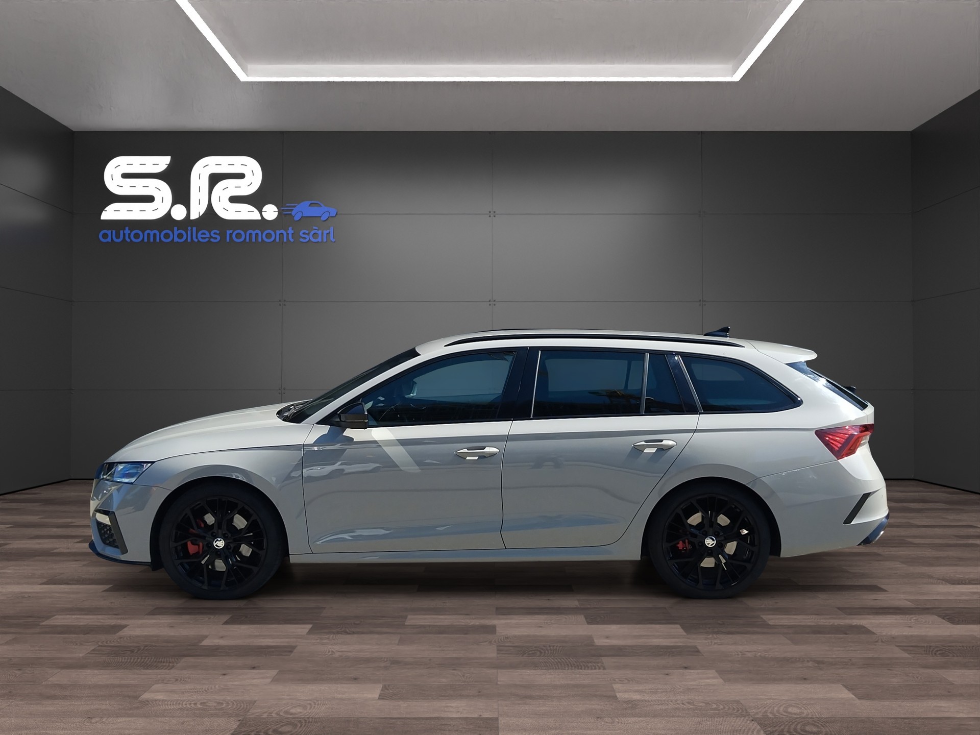 SKODA Octavia Combi 2.0 TSI DSG RS-image-3