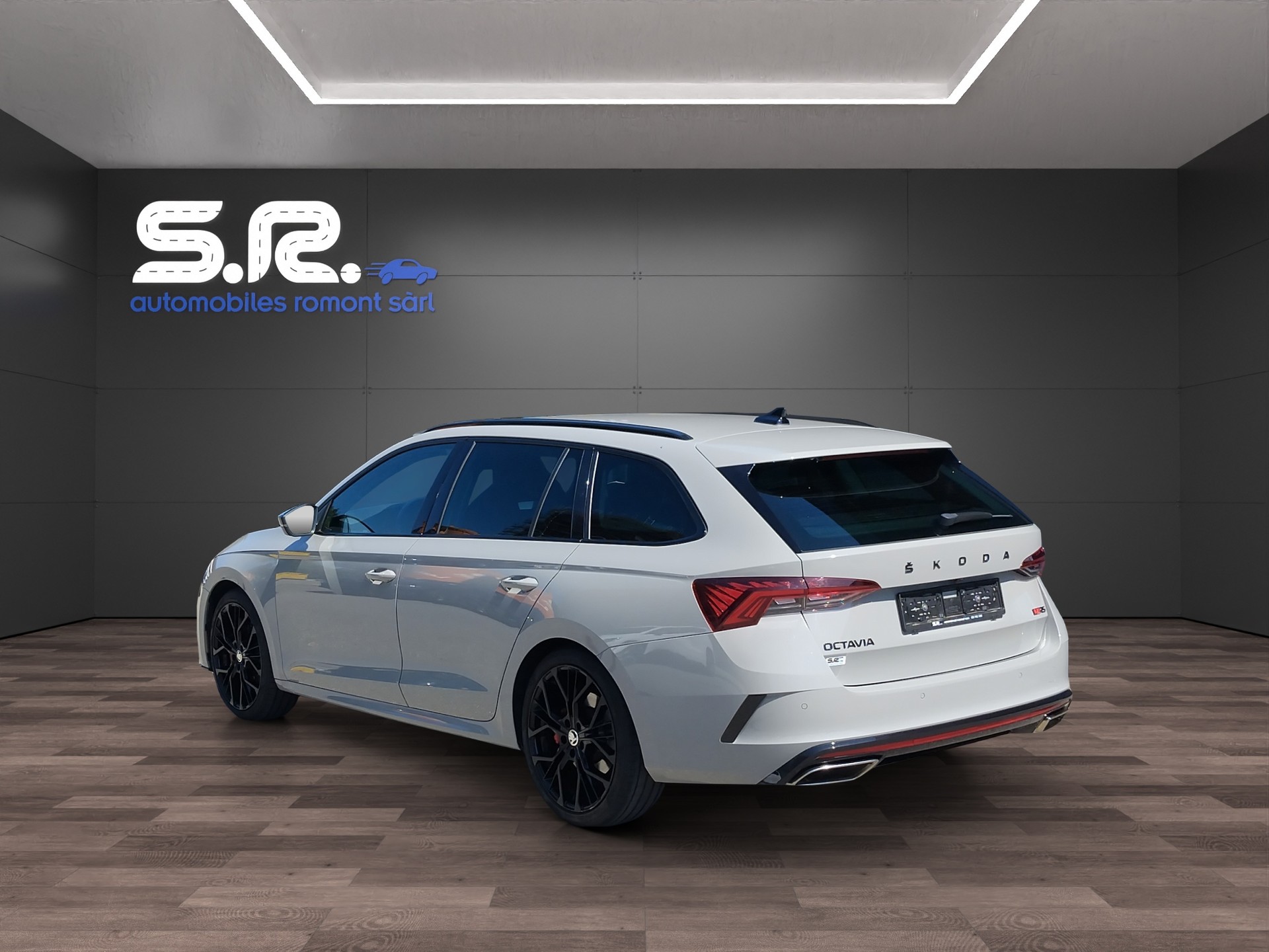 SKODA Octavia Combi 2.0 TSI DSG RS-image-4