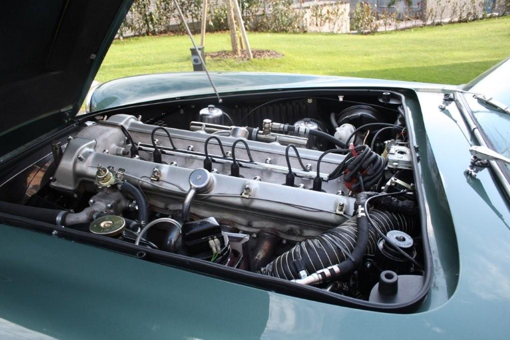 ASTON MARTIN Series V-image-13