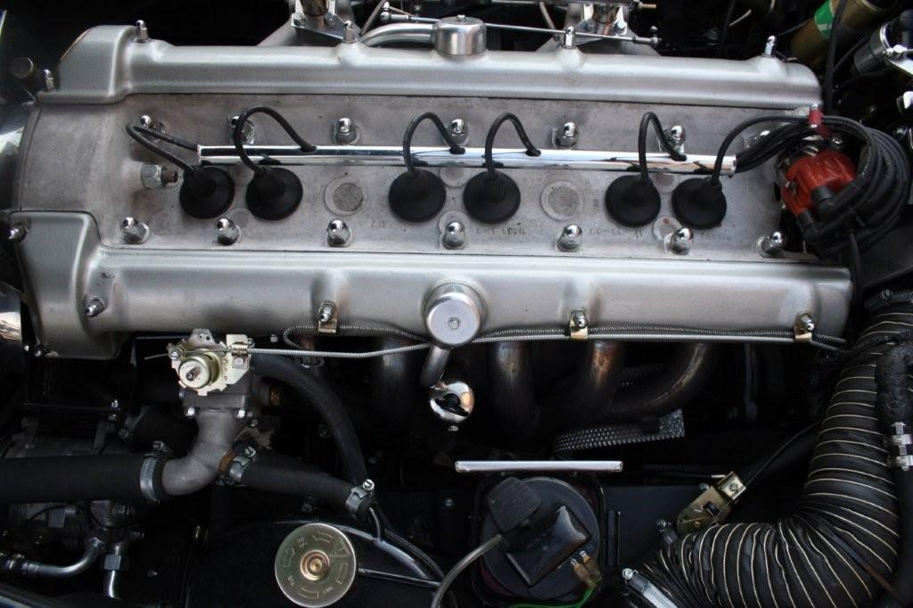 ASTON MARTIN Series V-image-14