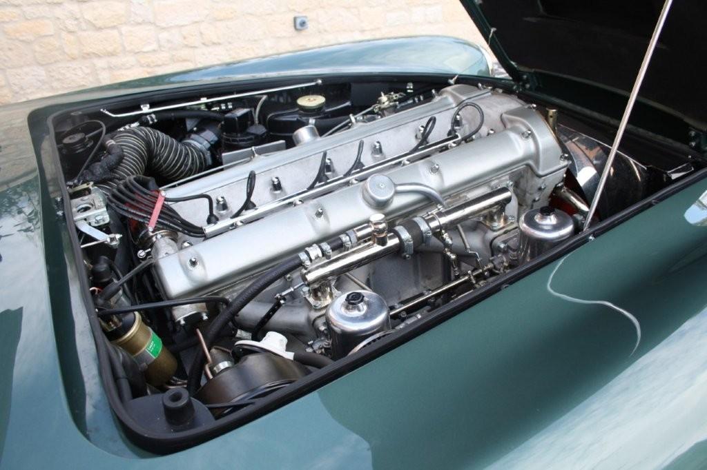 ASTON MARTIN Series V-image-12