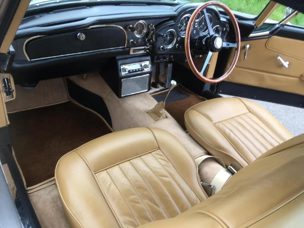 ASTON MARTIN Series V-image-10
