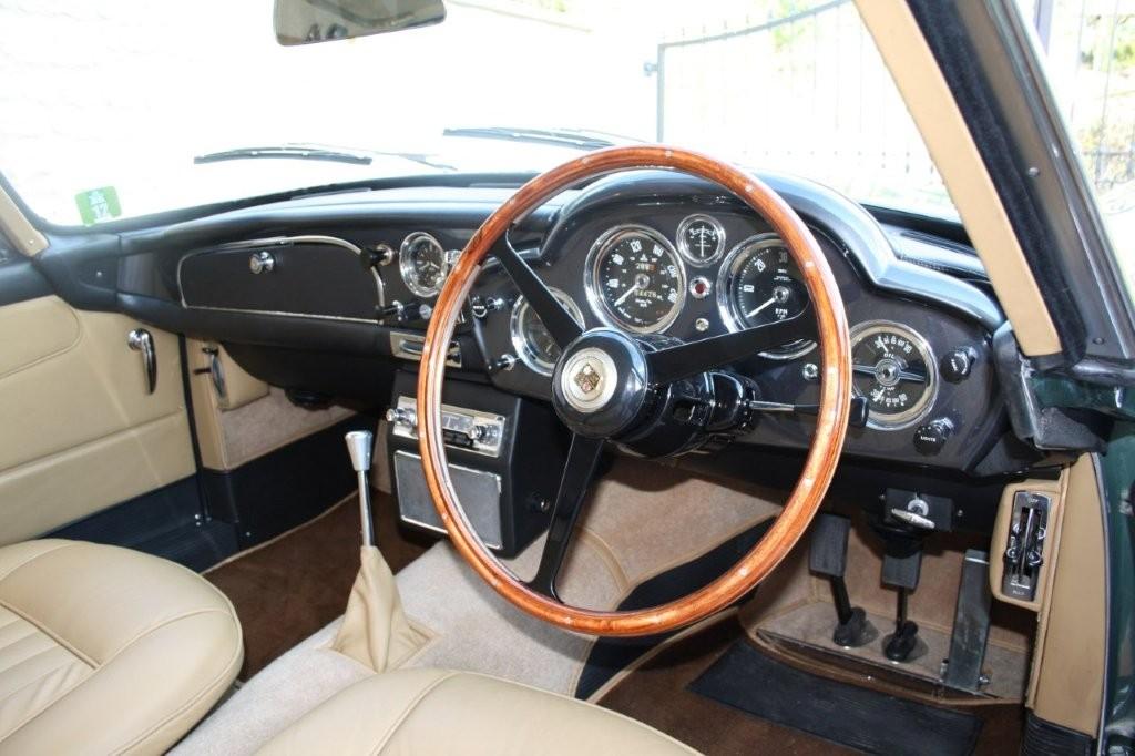 ASTON MARTIN Series V-image-9
