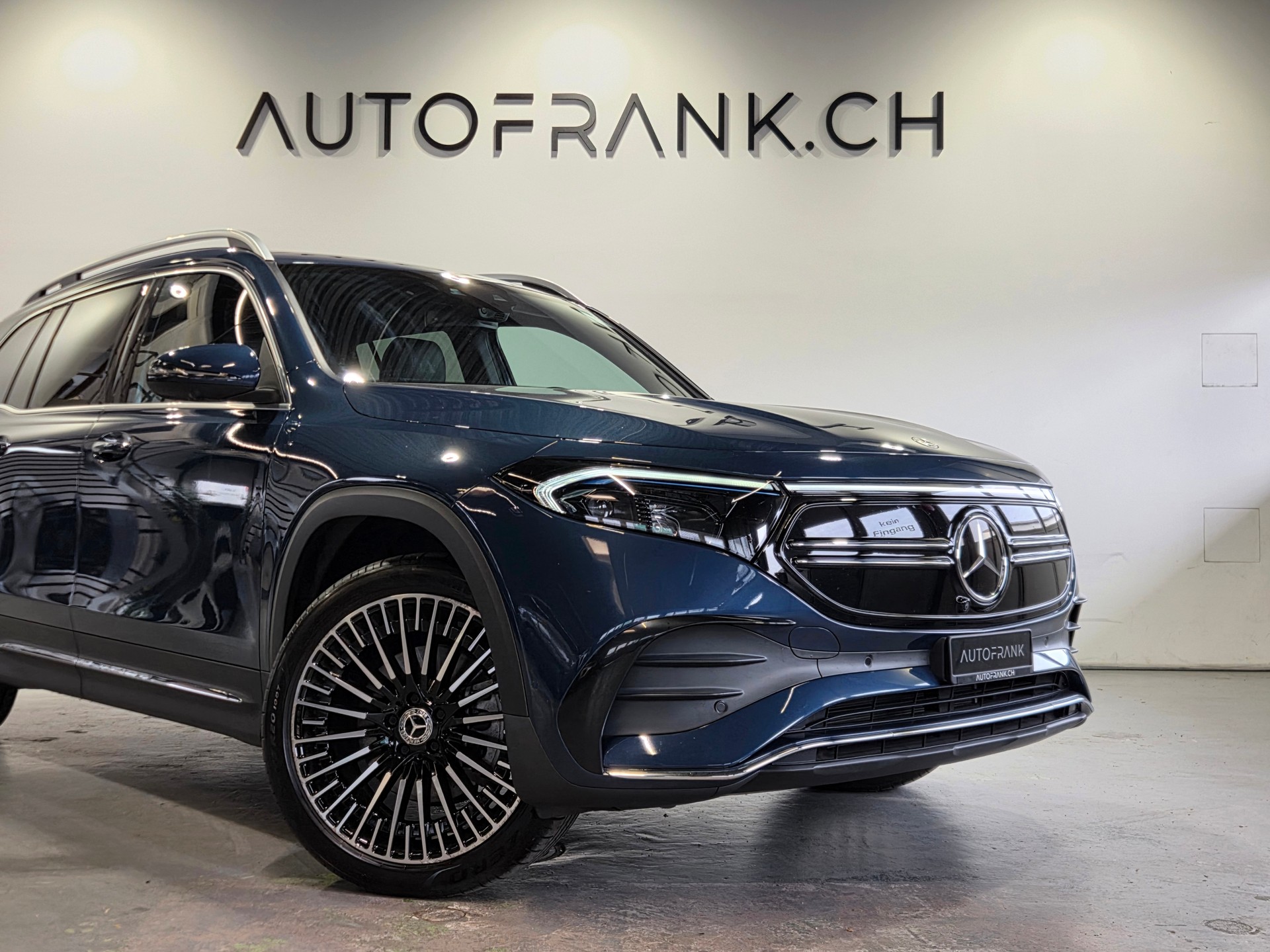MERCEDES-BENZ EQB 350 AMG Line 4matic 7-Plätzer-showroom-element-1