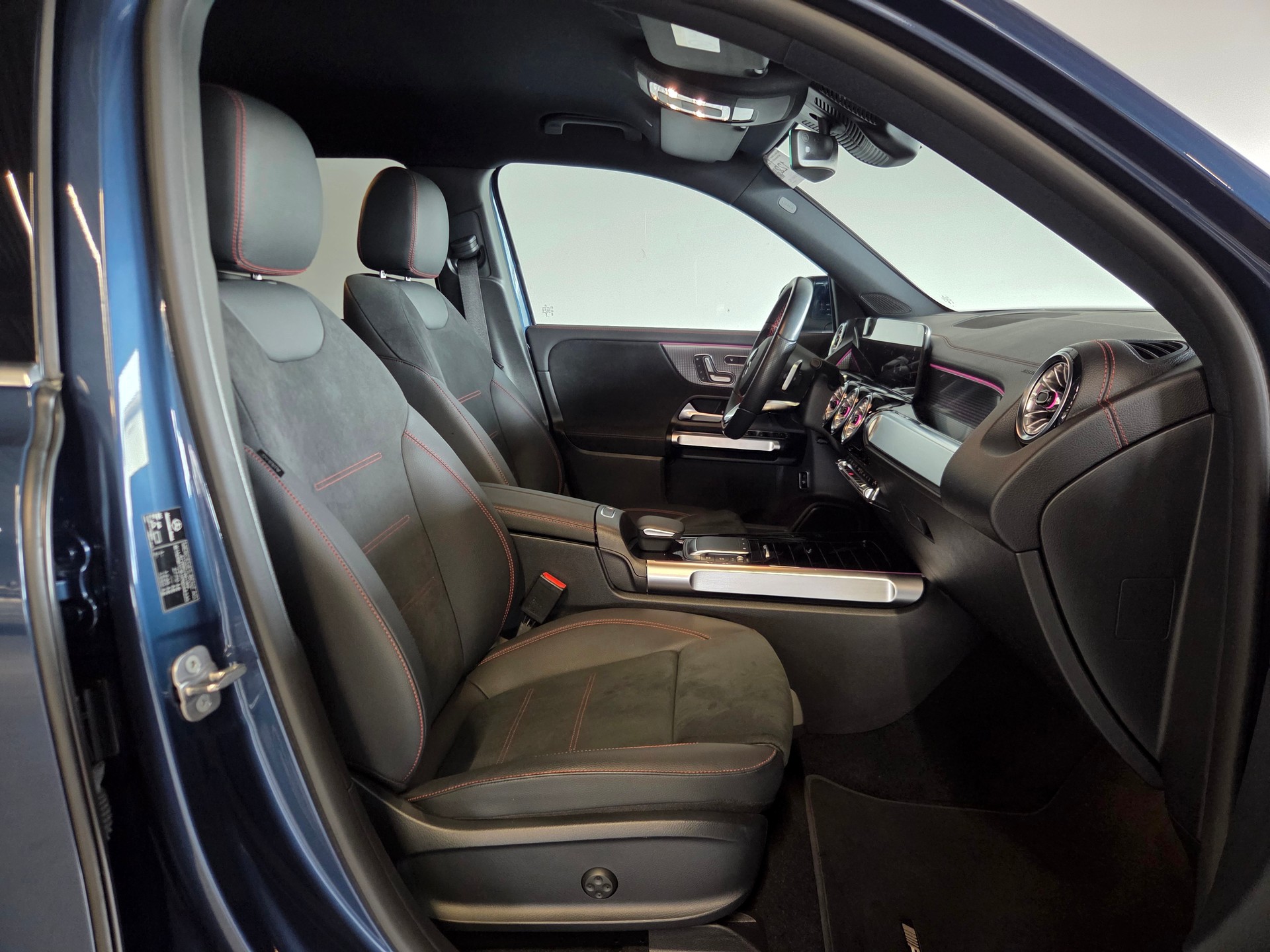 MERCEDES-BENZ EQB 350 AMG Line 4matic 7-Plätzer-image-14