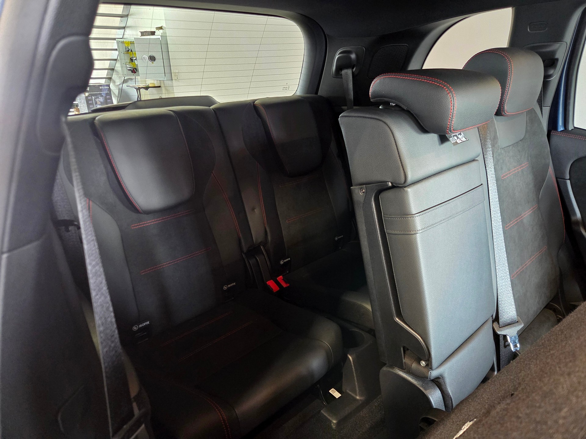 MERCEDES-BENZ EQB 350 AMG Line 4matic 7-Plätzer-image-19