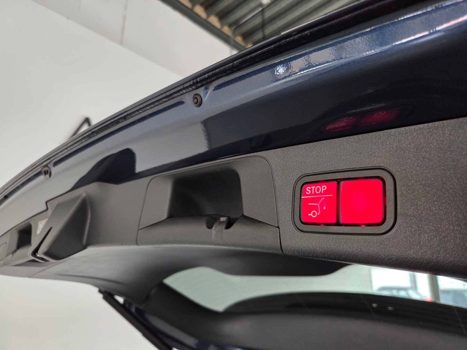 MERCEDES-BENZ EQB 350 AMG Line 4matic 7-Plätzer-image-21