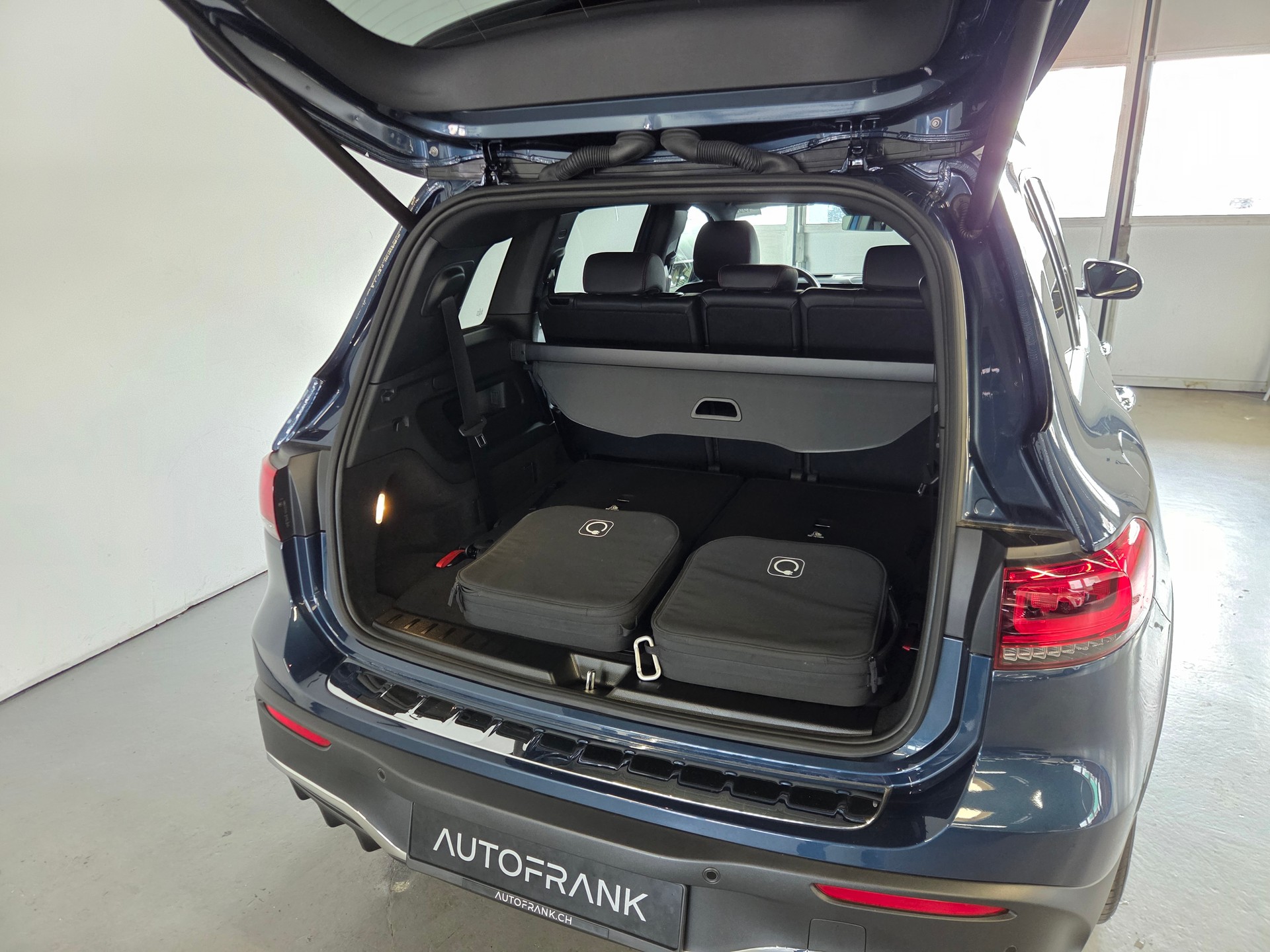 MERCEDES-BENZ EQB 350 AMG Line 4matic 7-Plätzer-image-20