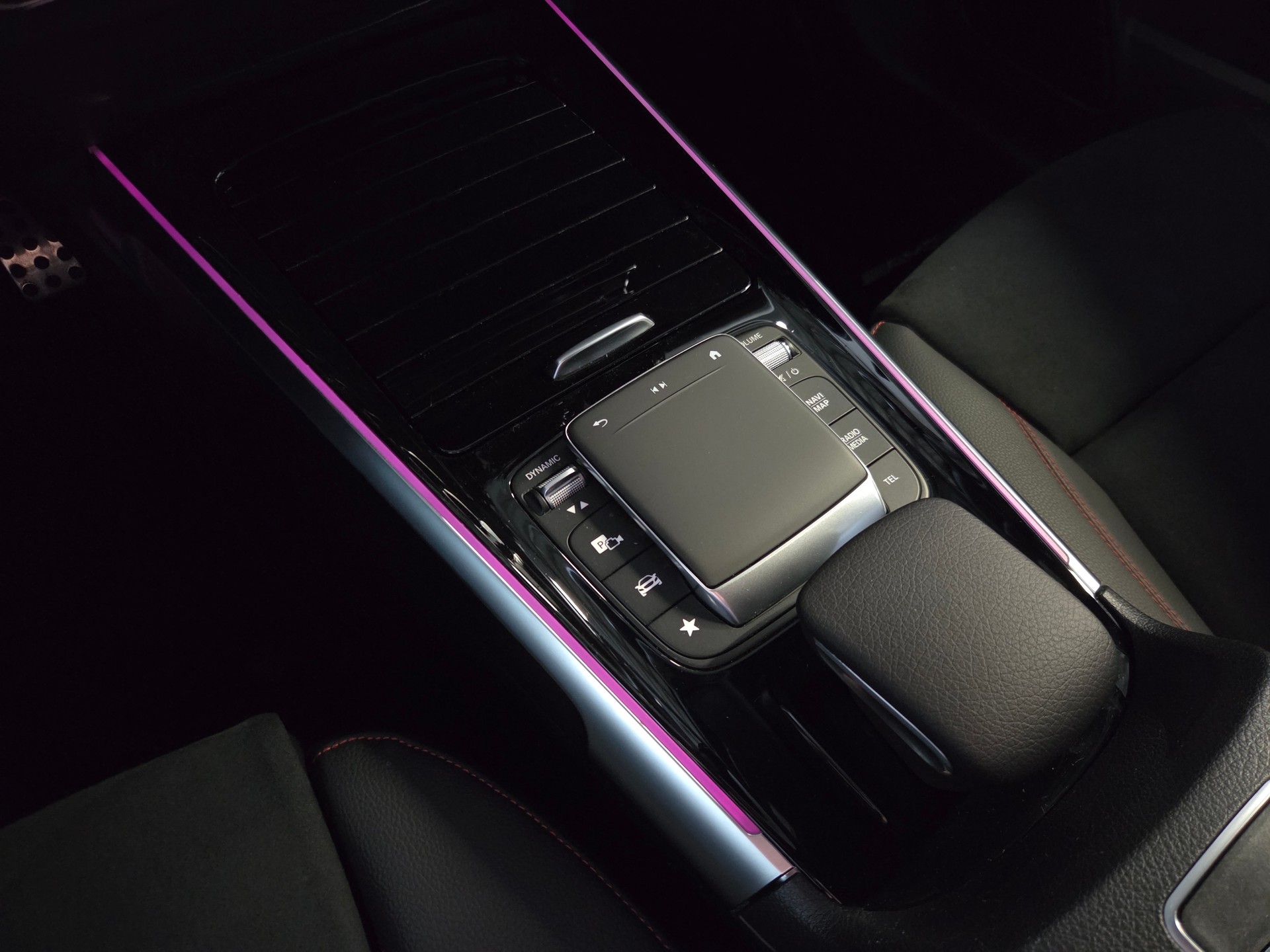 MERCEDES-BENZ EQB 350 AMG Line 4matic 7-Plätzer-image-17
