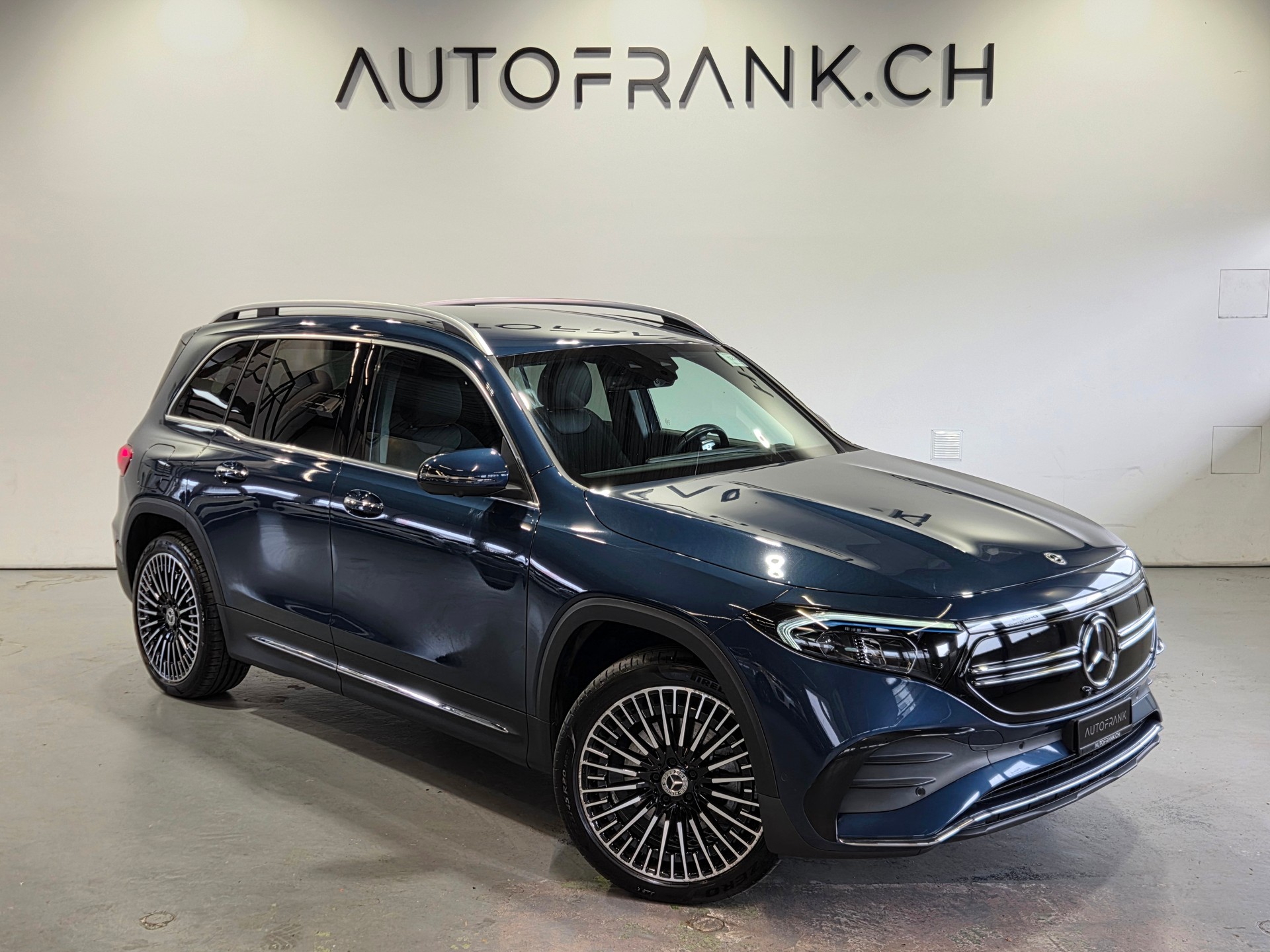 MERCEDES-BENZ EQB 350 AMG Line 4matic 7-Plätzer-showroom-element-3
