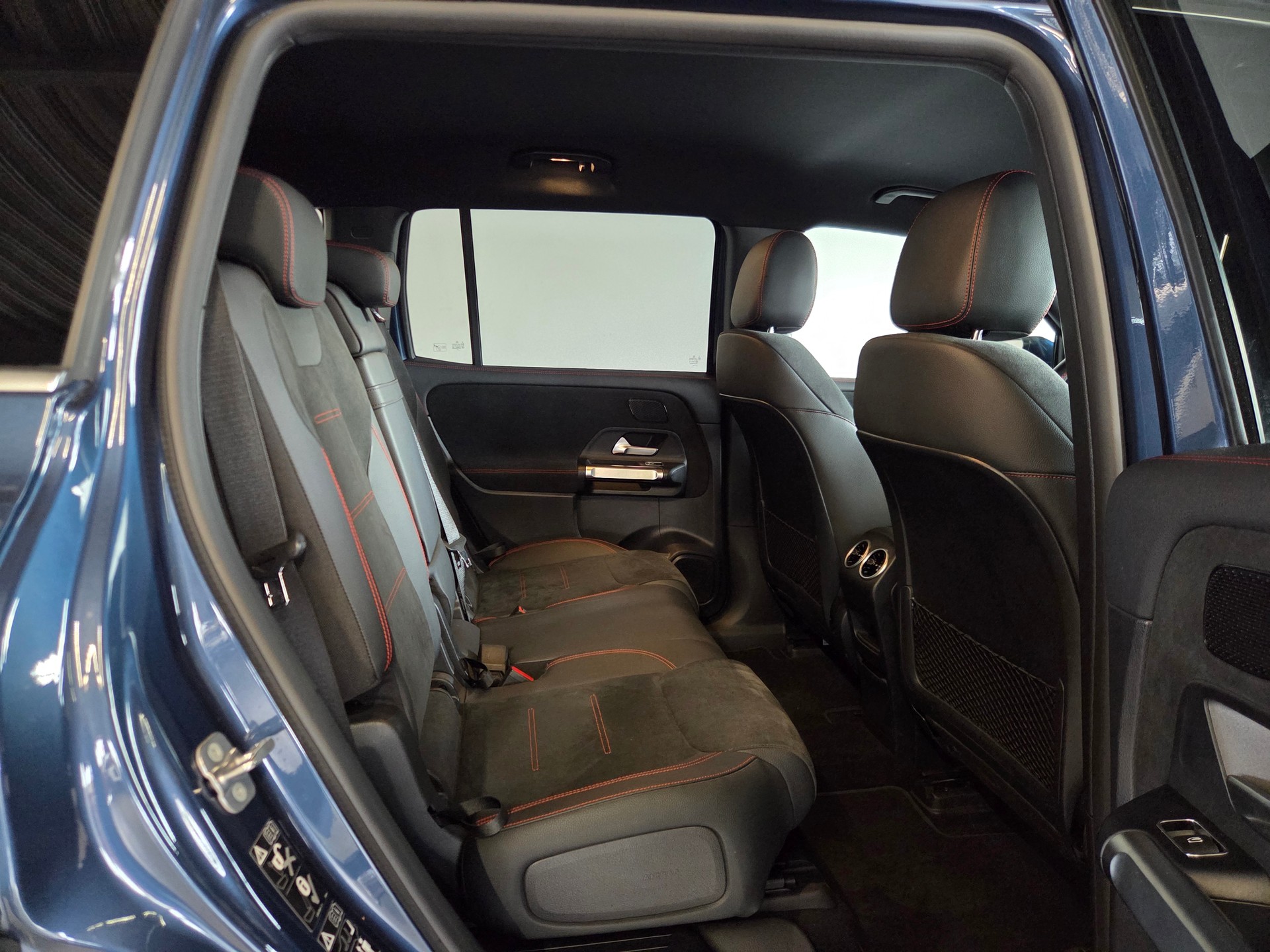 MERCEDES-BENZ EQB 350 AMG Line 4matic 7-Plätzer-image-18