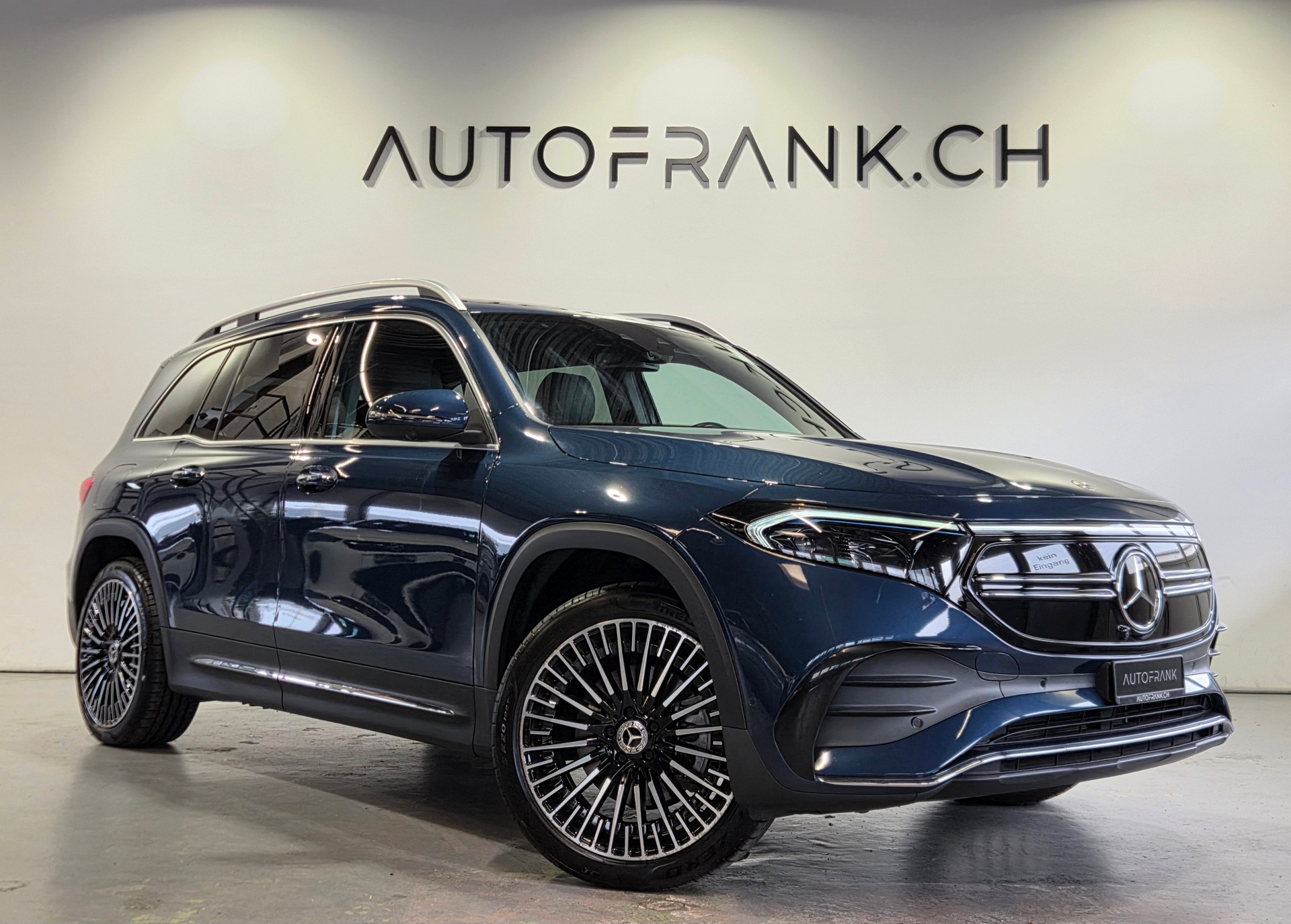 MERCEDES-BENZ EQB 350 AMG Line 4matic 7-Plätzer-showroom-element-2