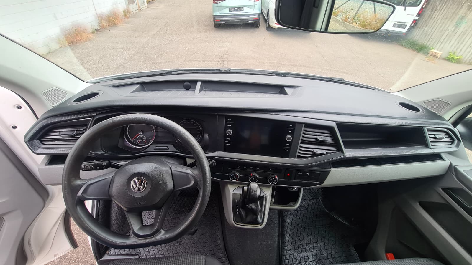 VW T6.1 2.0 TDI DSG ** 3-Plätzer ** Gr-Navi ** RF-Kamera ** Sitzheizung ** PDC ** Tempomat ** Frisch Ab MFK & Service **-image-17