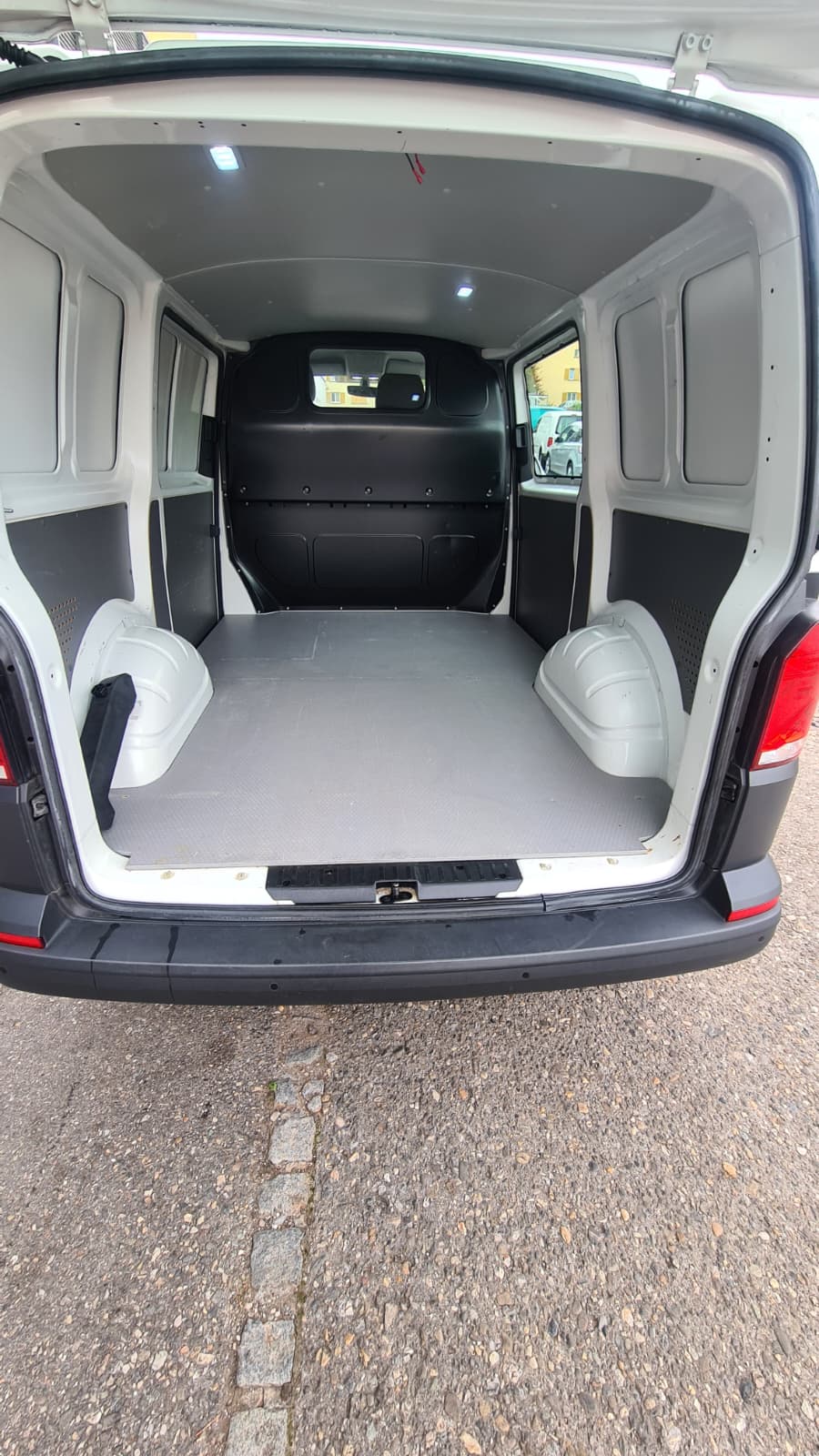 VW T6.1 2.0 TDI DSG ** 3-Plätzer ** Gr-Navi ** RF-Kamera ** Sitzheizung ** PDC ** Tempomat ** Frisch Ab MFK & Service **-image-11