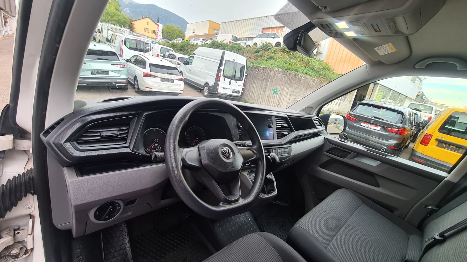 VW T6.1 2.0 TDI DSG ** 3-Plätzer ** Gr-Navi ** RF-Kamera ** Sitzheizung ** PDC ** Tempomat ** Frisch Ab MFK & Service **-image-18