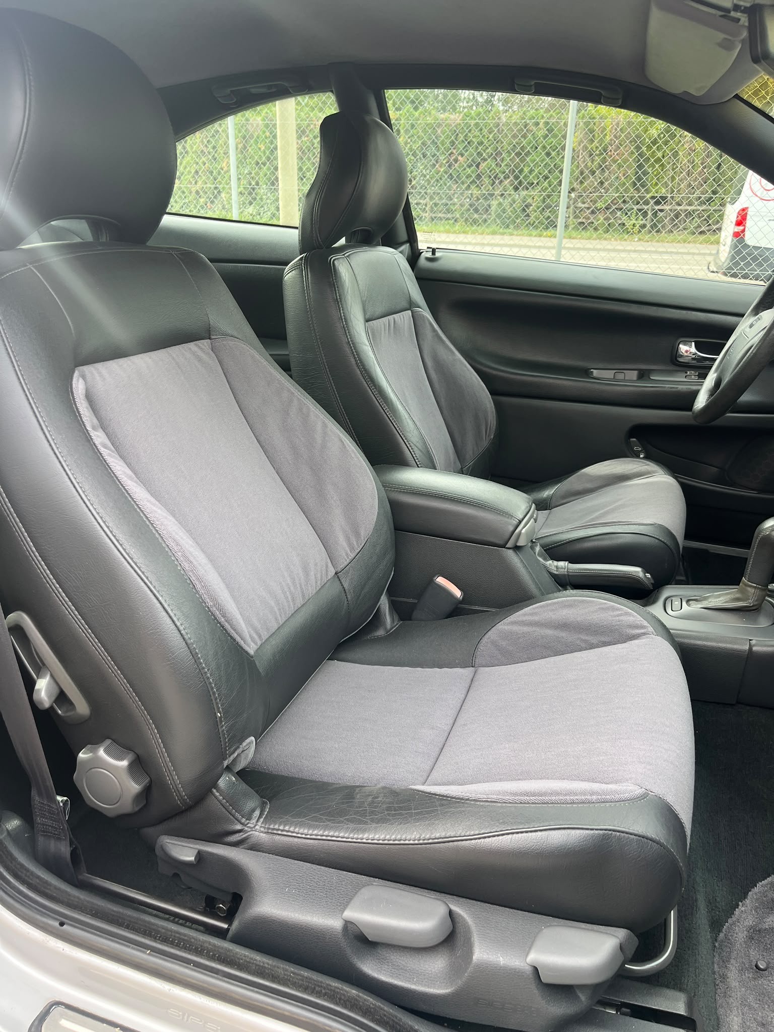 VOLVO C70 2.4 T5 Coupe-image-6