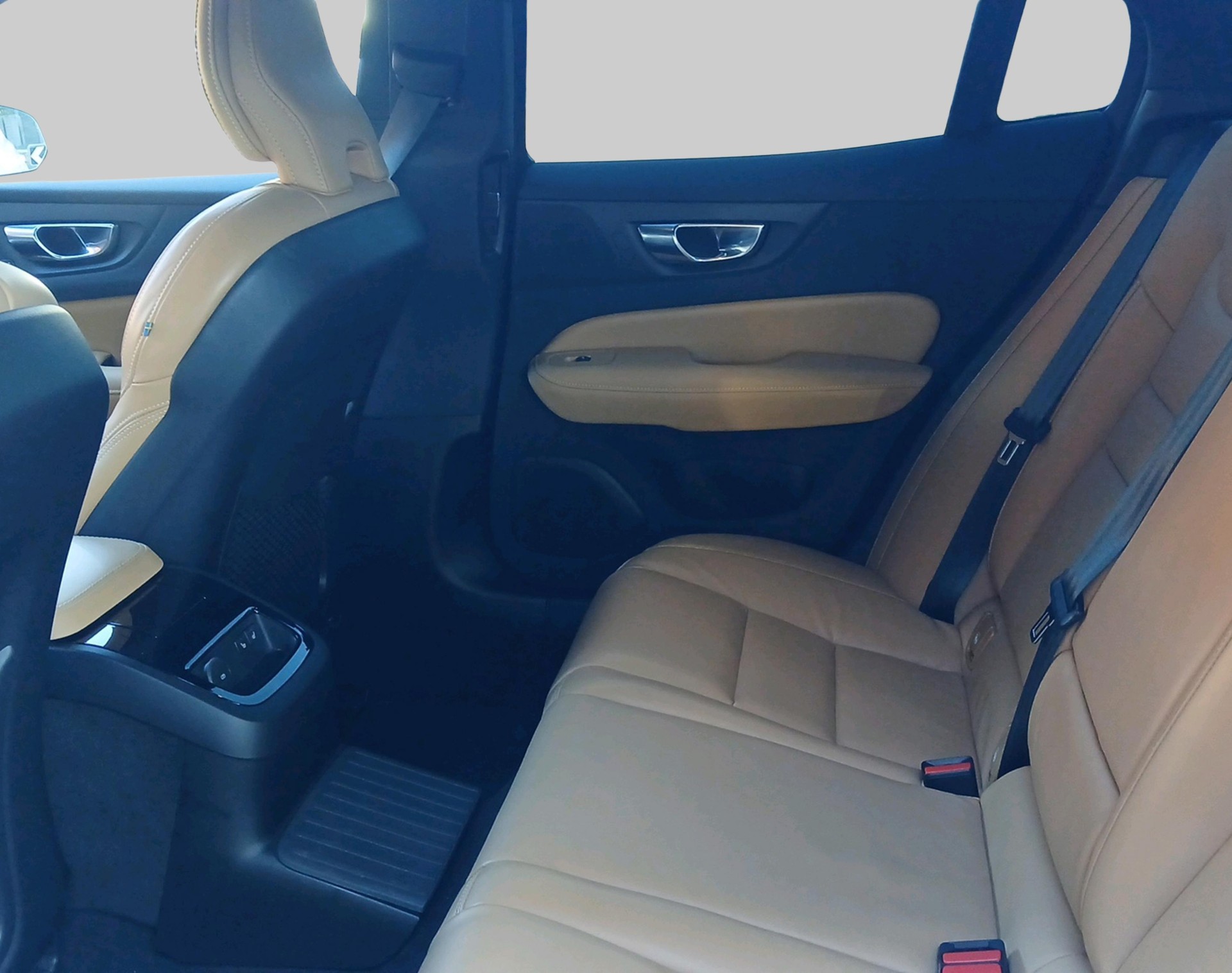 VOLVO S60 T8 e AWD Inscription-image-6