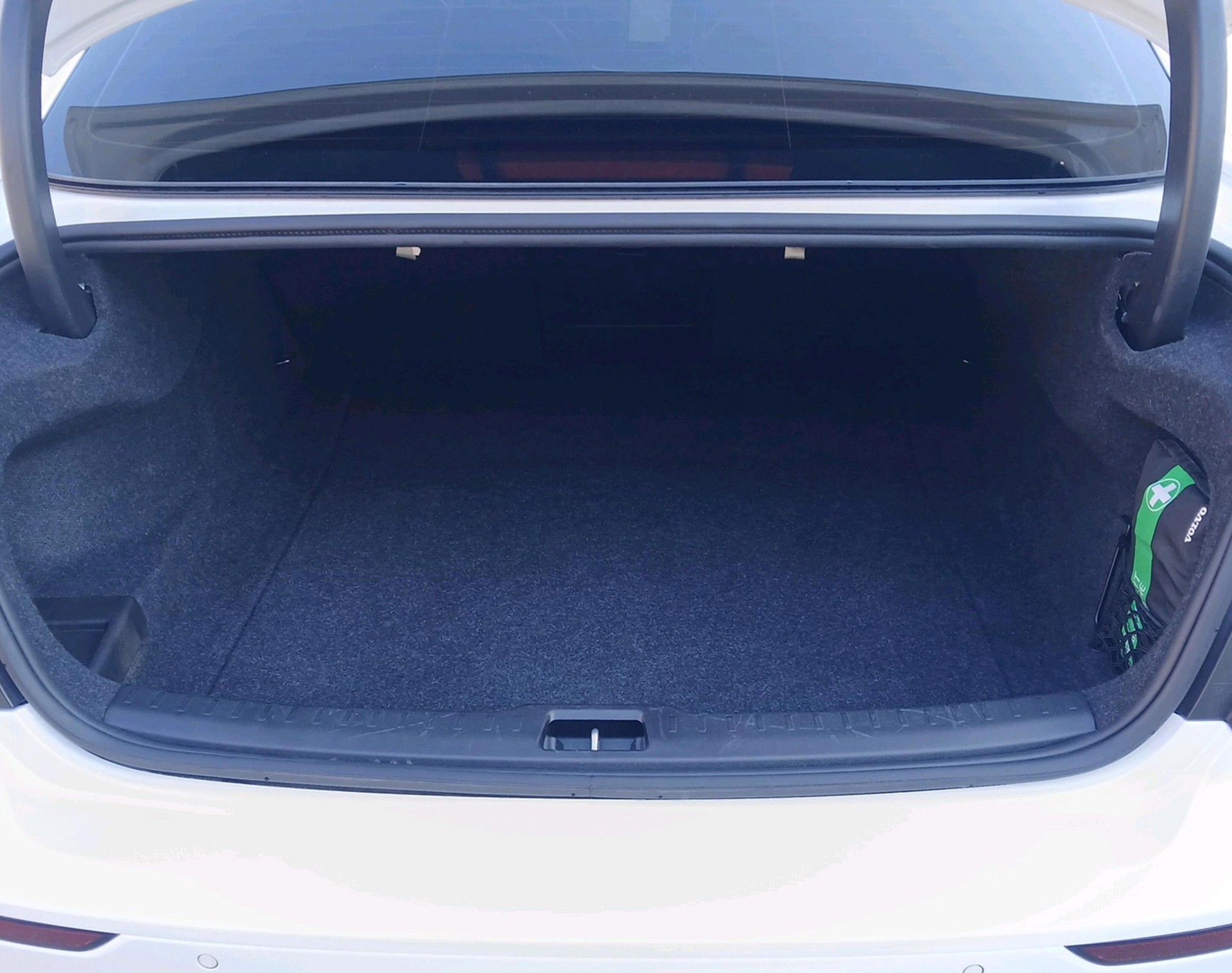 VOLVO S60 T8 e AWD Inscription-image-13