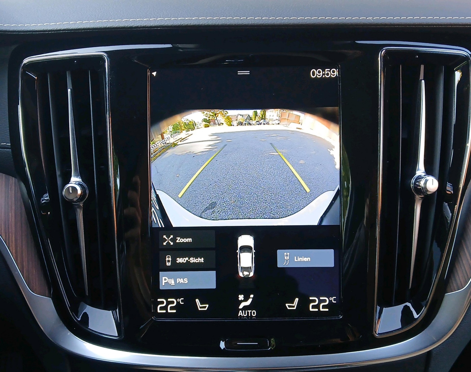 VOLVO S60 T8 e AWD Inscription-image-18