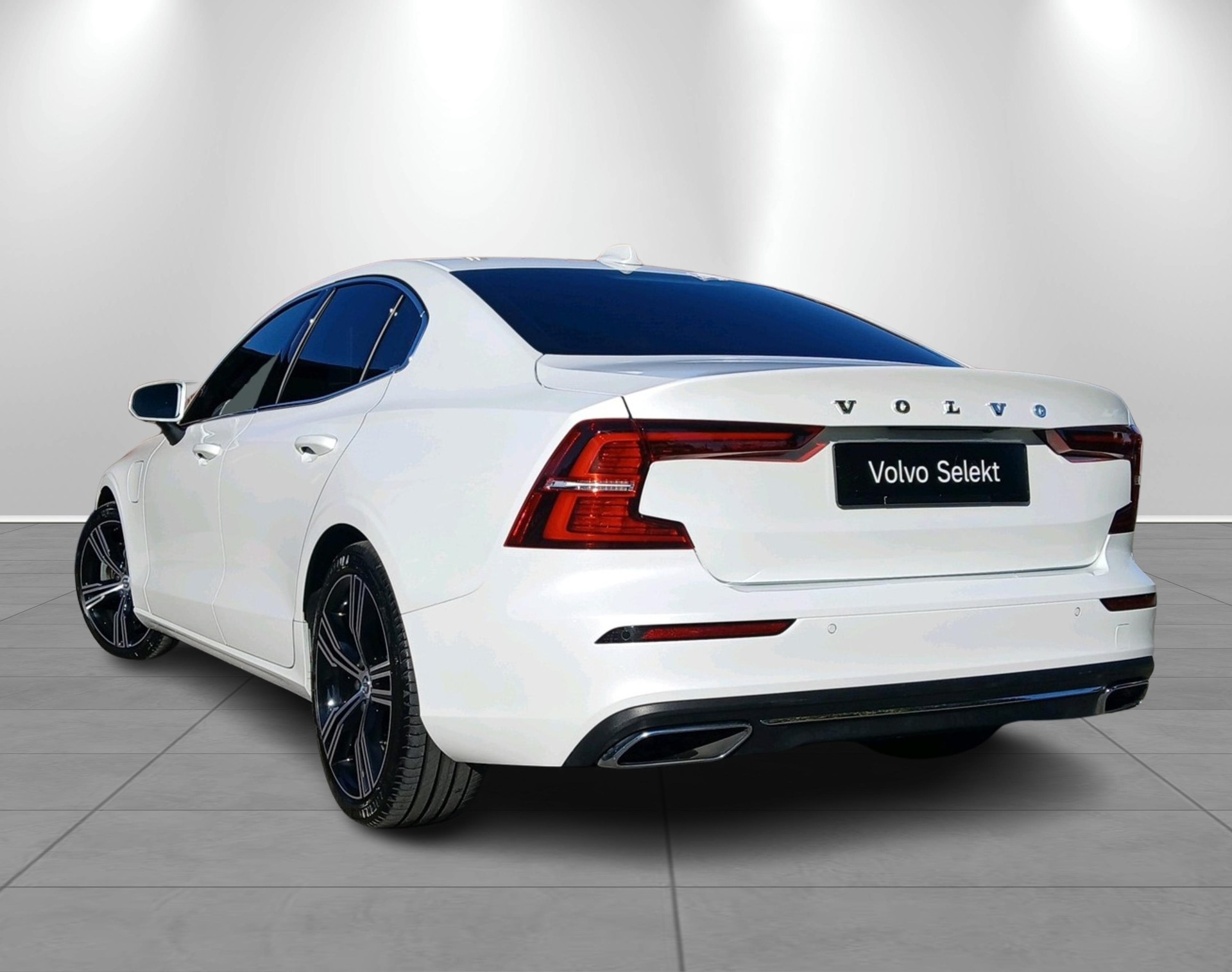 VOLVO S60 T8 e AWD Inscription-image-1