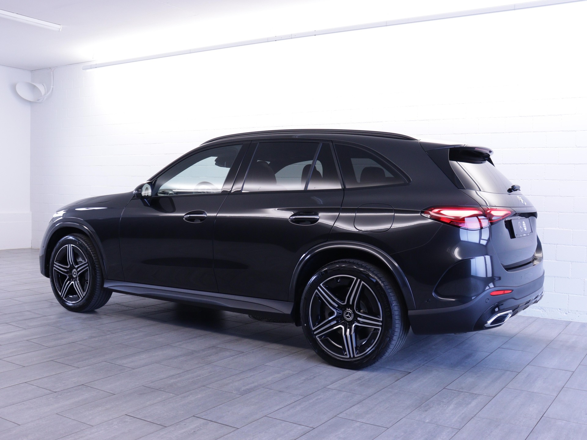 MERCEDES-BENZ GLC-Klasse X254 GLC 400 e EQ Star AMG Line 4matic-image-2