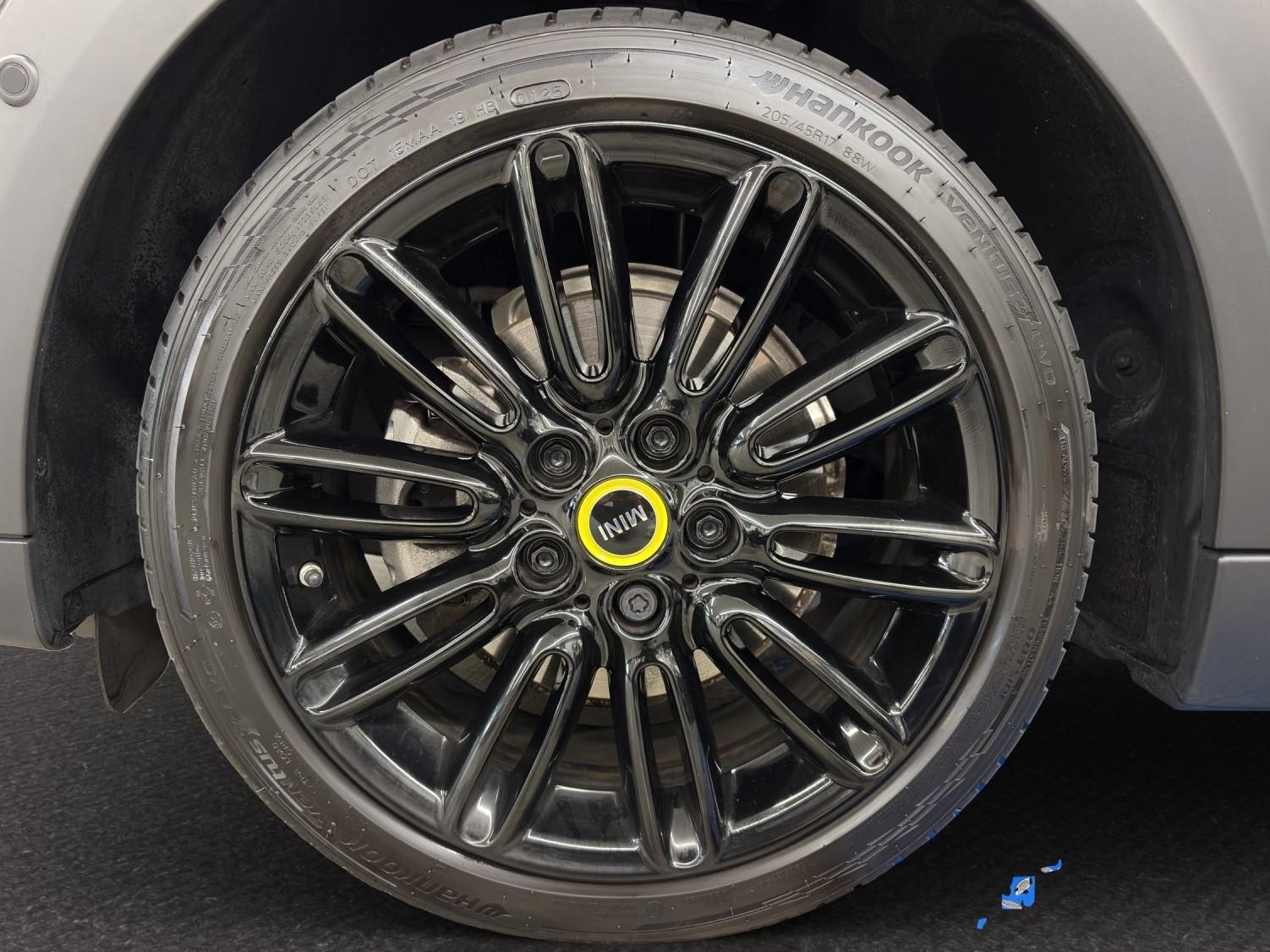 MINI Cooper SE-image-8
