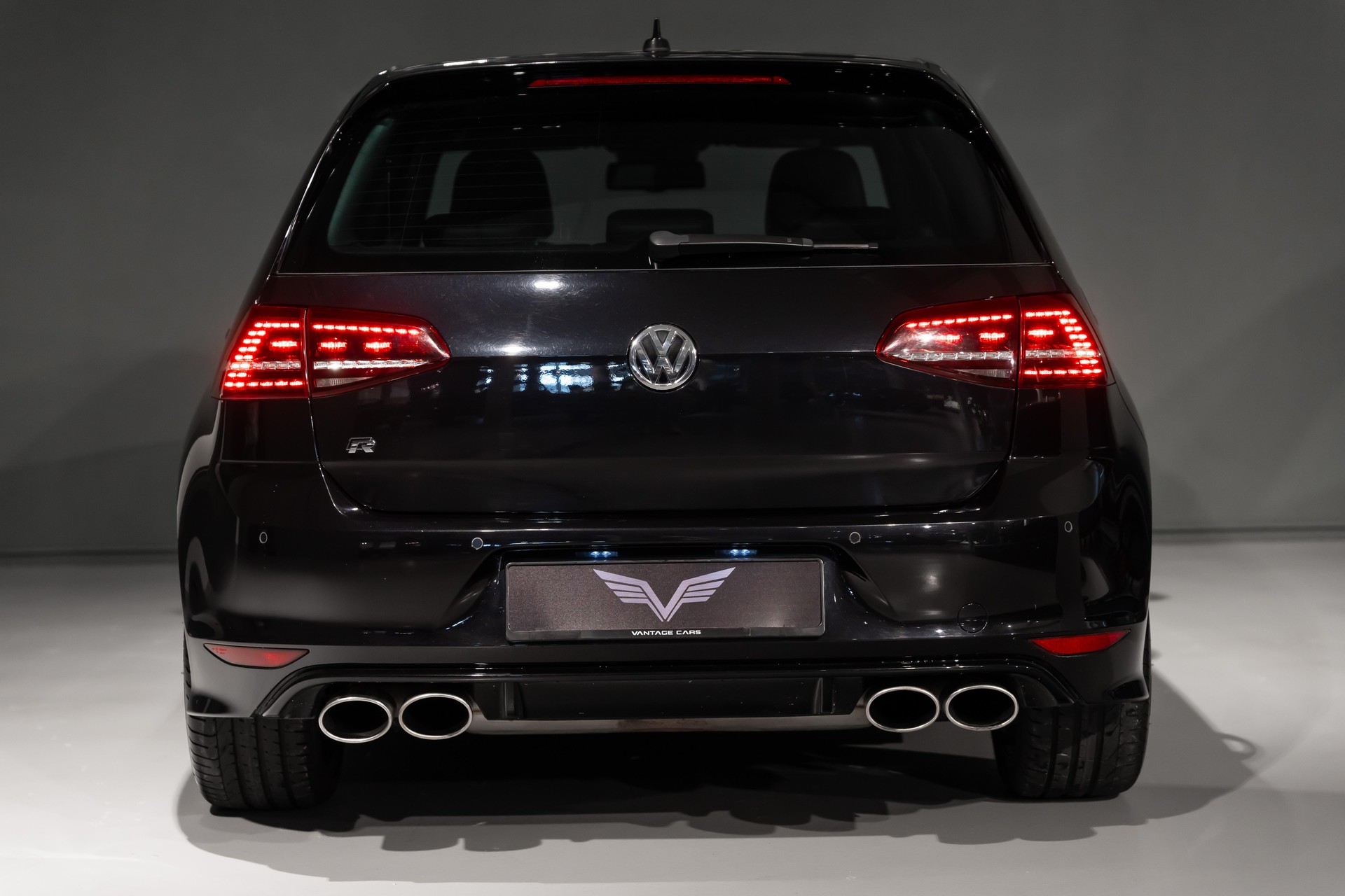 VW Golf VII 2.0 TSI R DSG 4motion-image-8