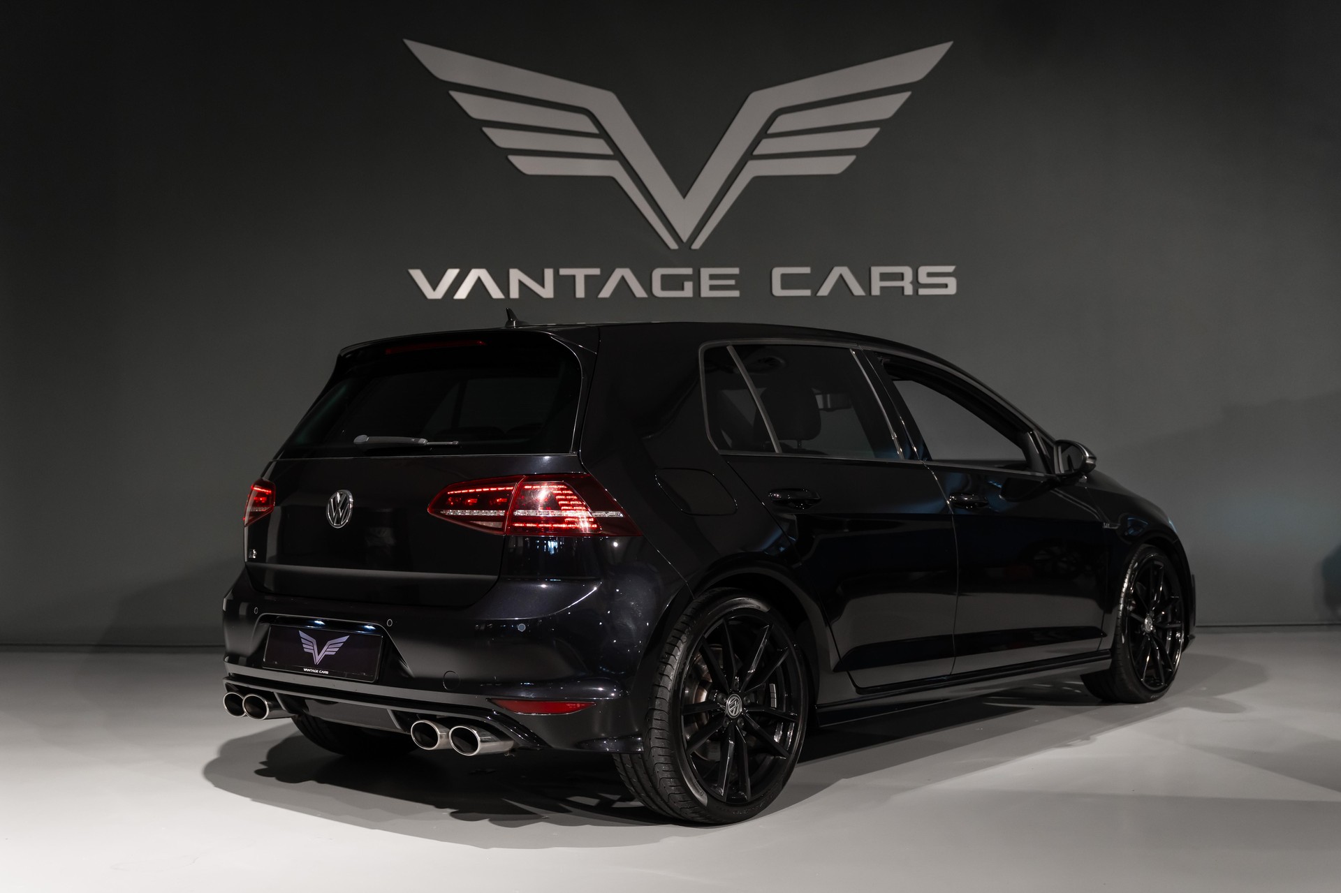 VW Golf VII 2.0 TSI R DSG 4motion-image-2