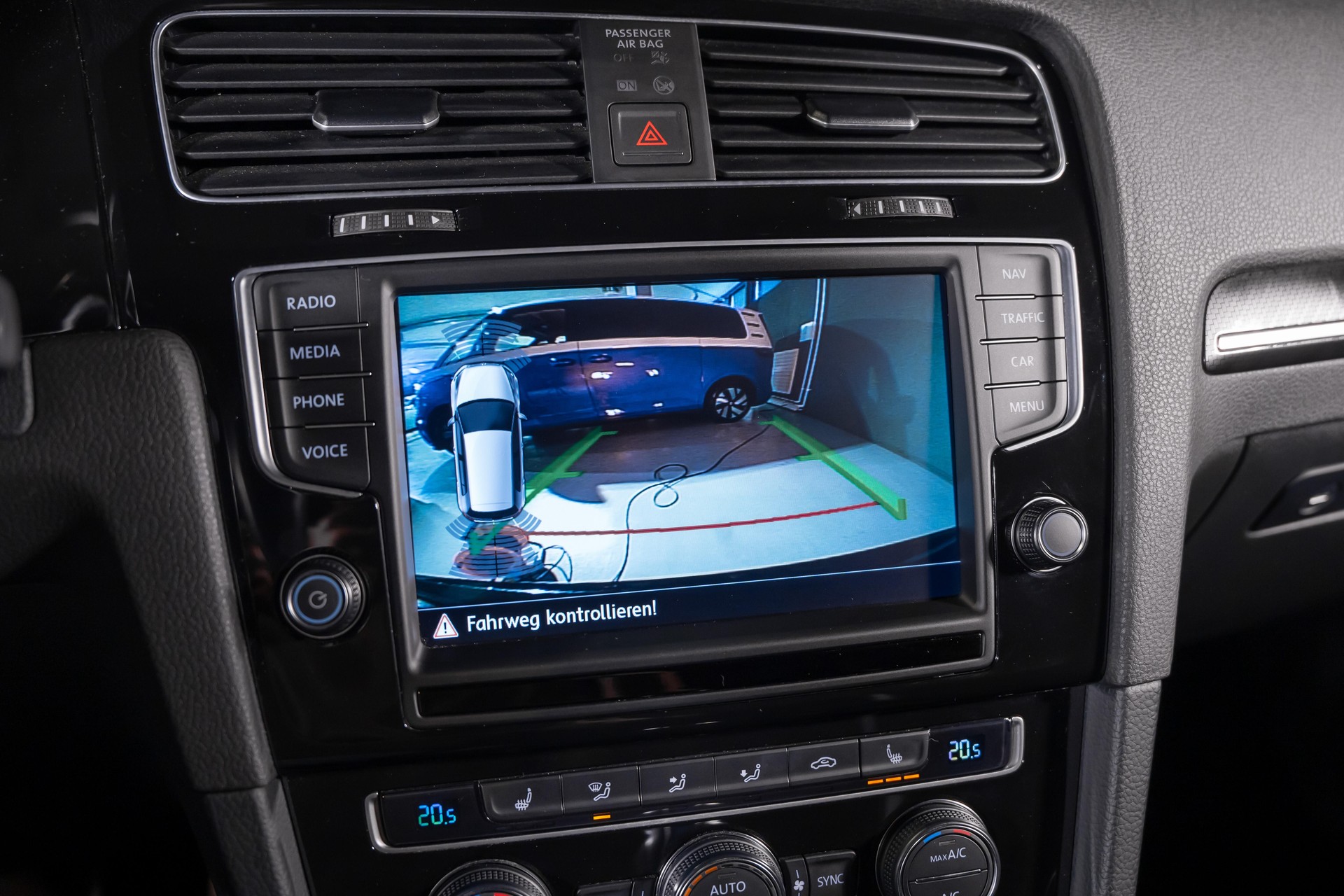 VW Golf VII 2.0 TSI R DSG 4motion-image-24