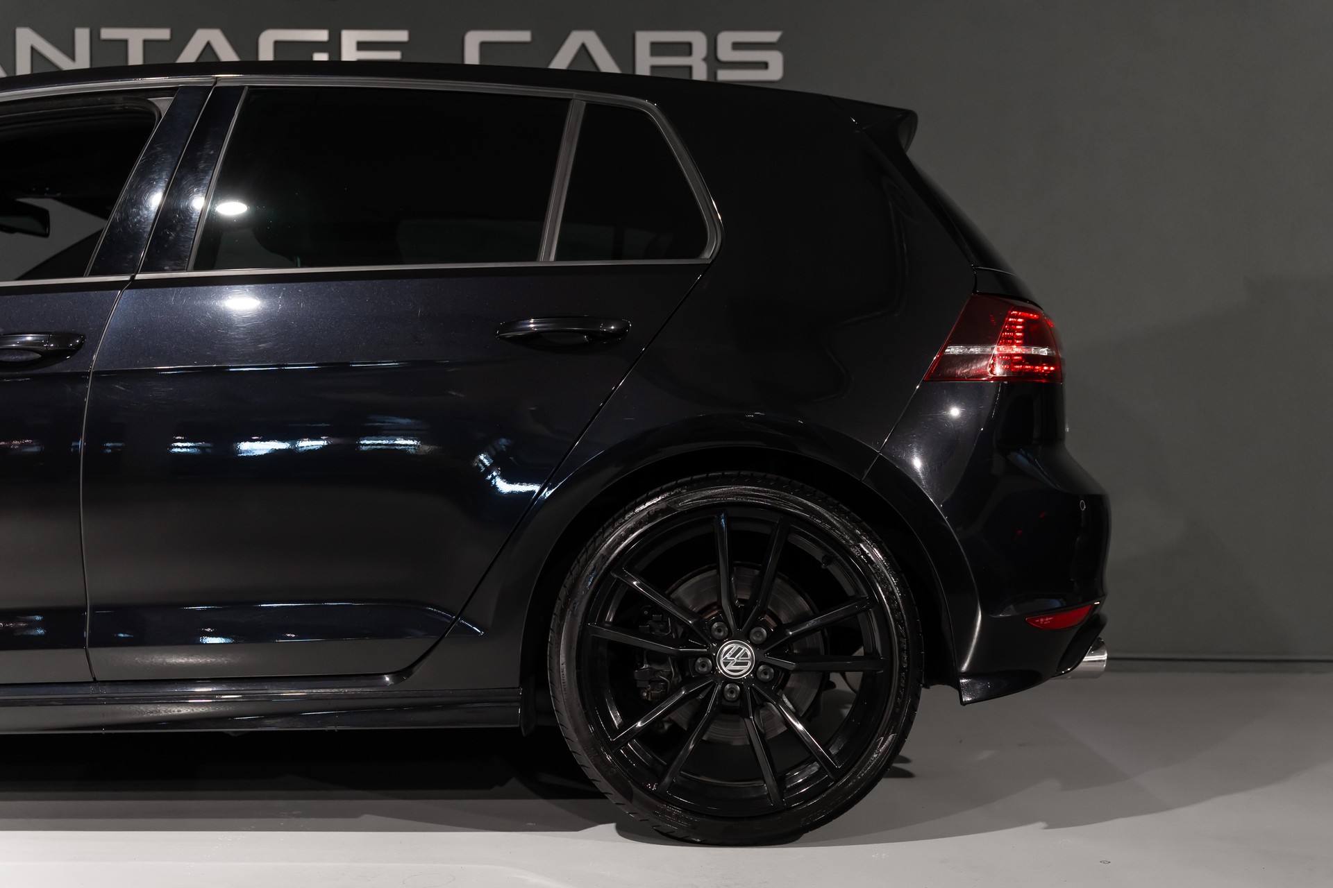 VW Golf VII 2.0 TSI R DSG 4motion-image-3