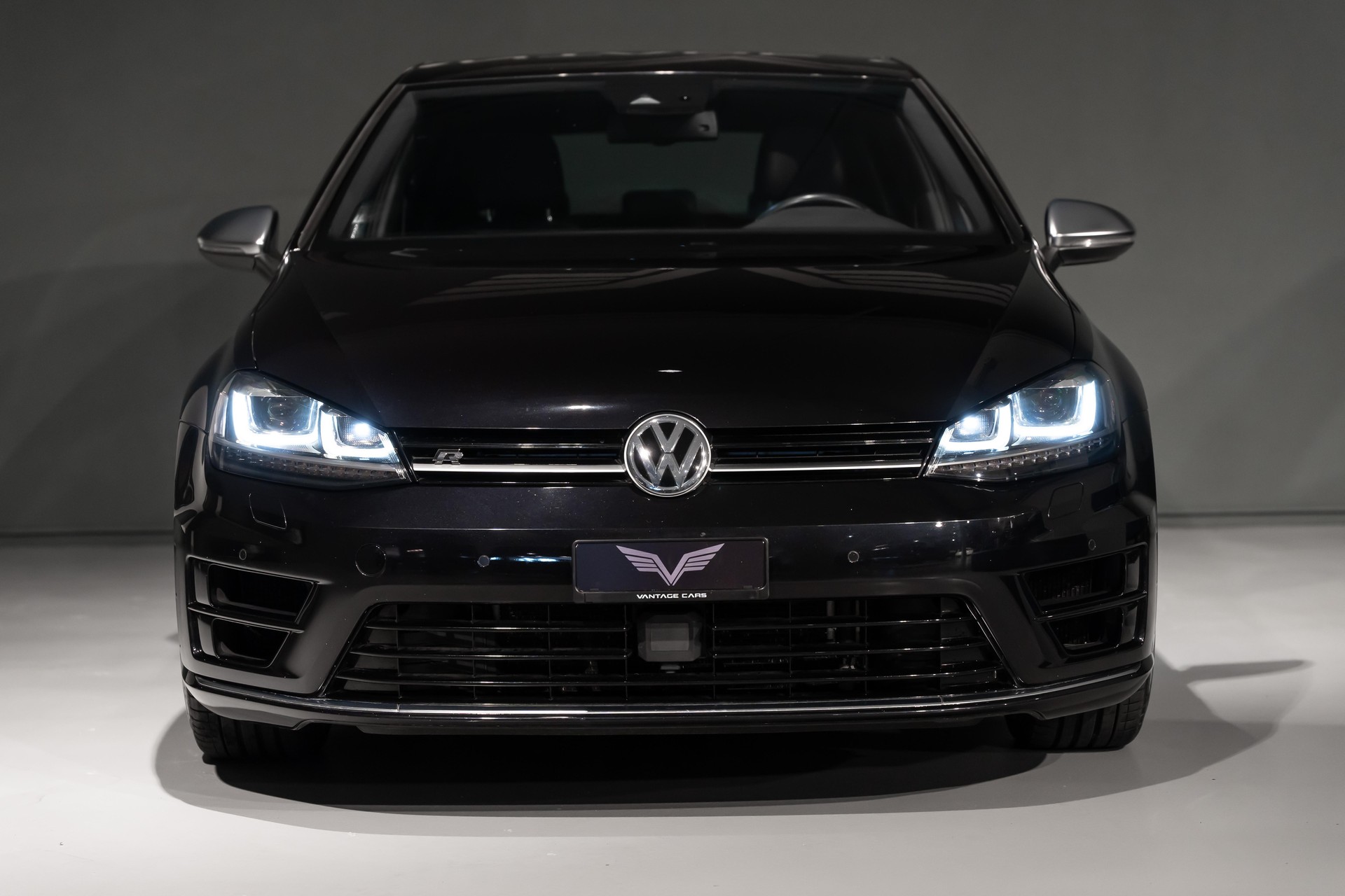 VW Golf VII 2.0 TSI R DSG 4motion-image-6