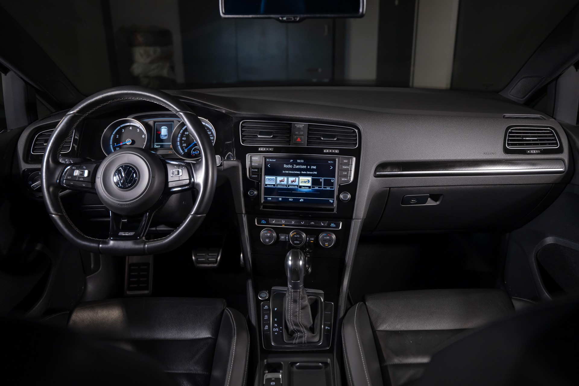 VW Golf VII 2.0 TSI R DSG 4motion-image-16