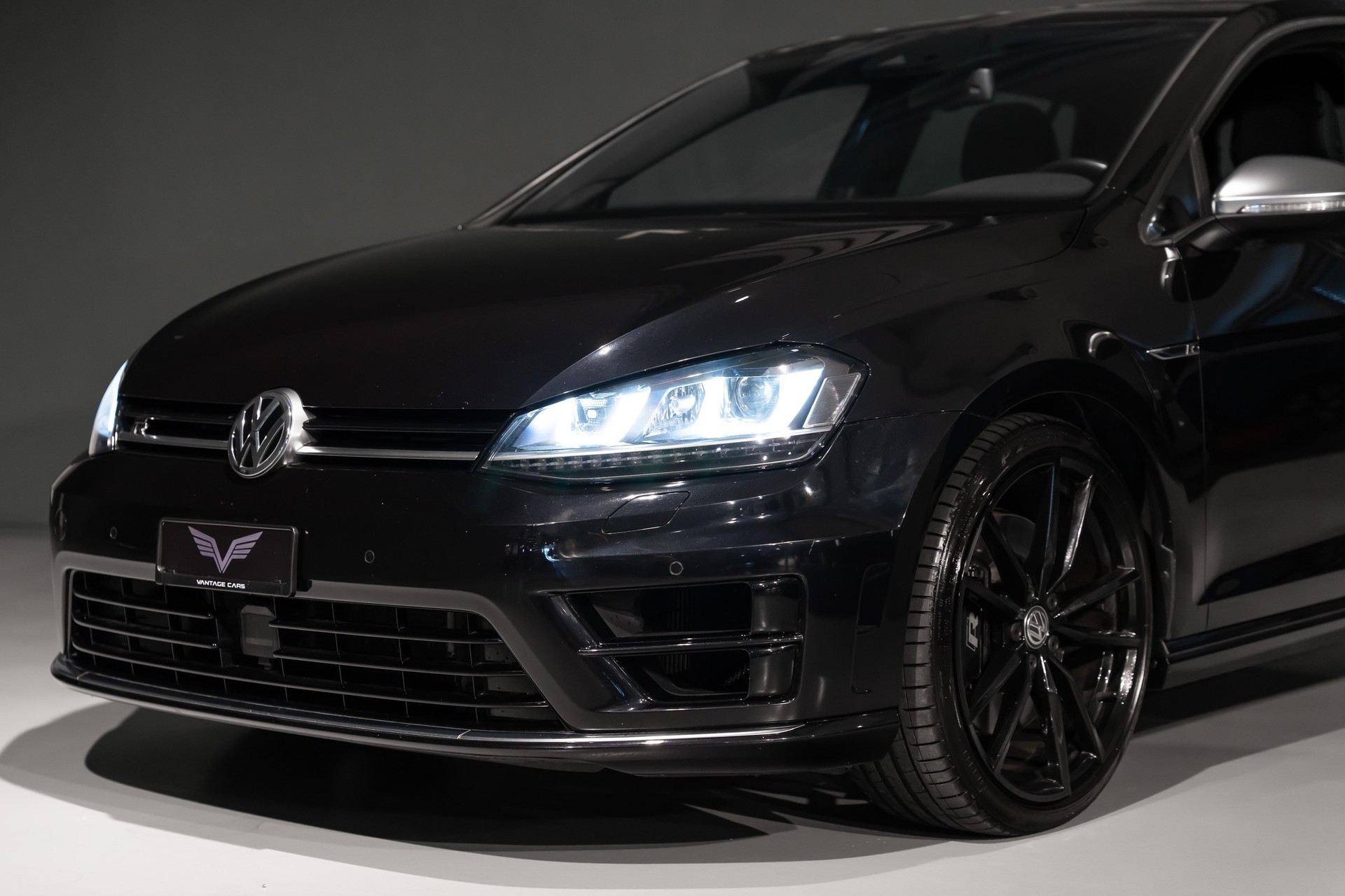 VW Golf VII 2.0 TSI R DSG 4motion-image-5