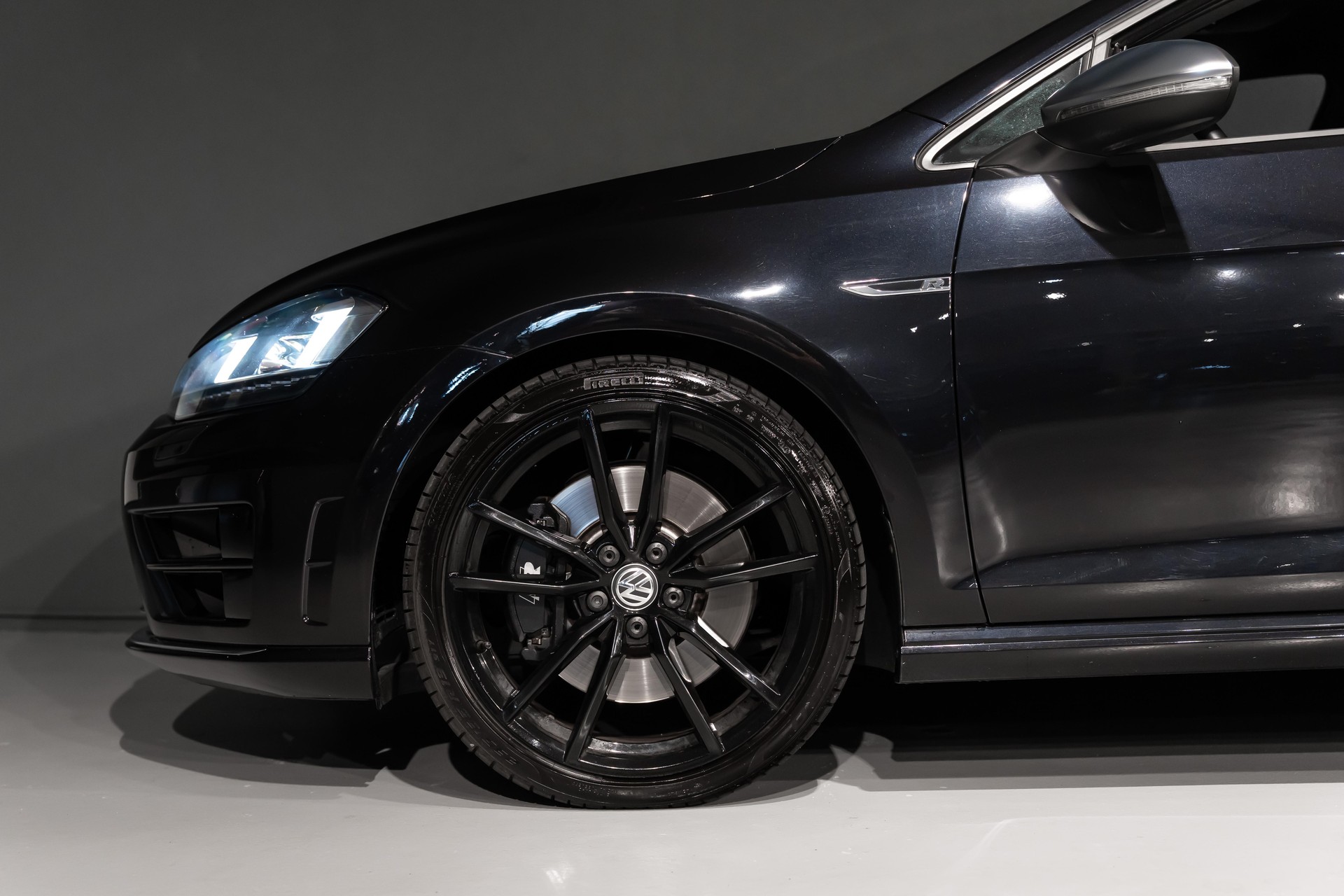 VW Golf VII 2.0 TSI R DSG 4motion-image-4
