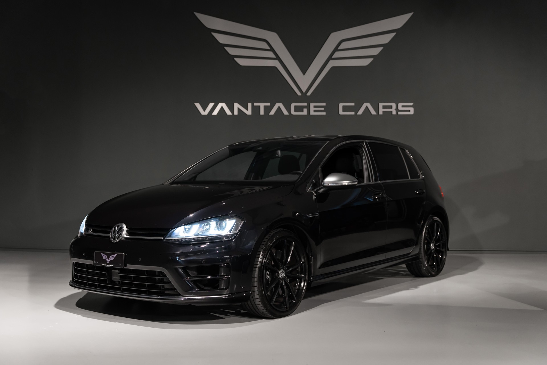 VW Golf VII 2.0 TSI R DSG 4motion-image-0