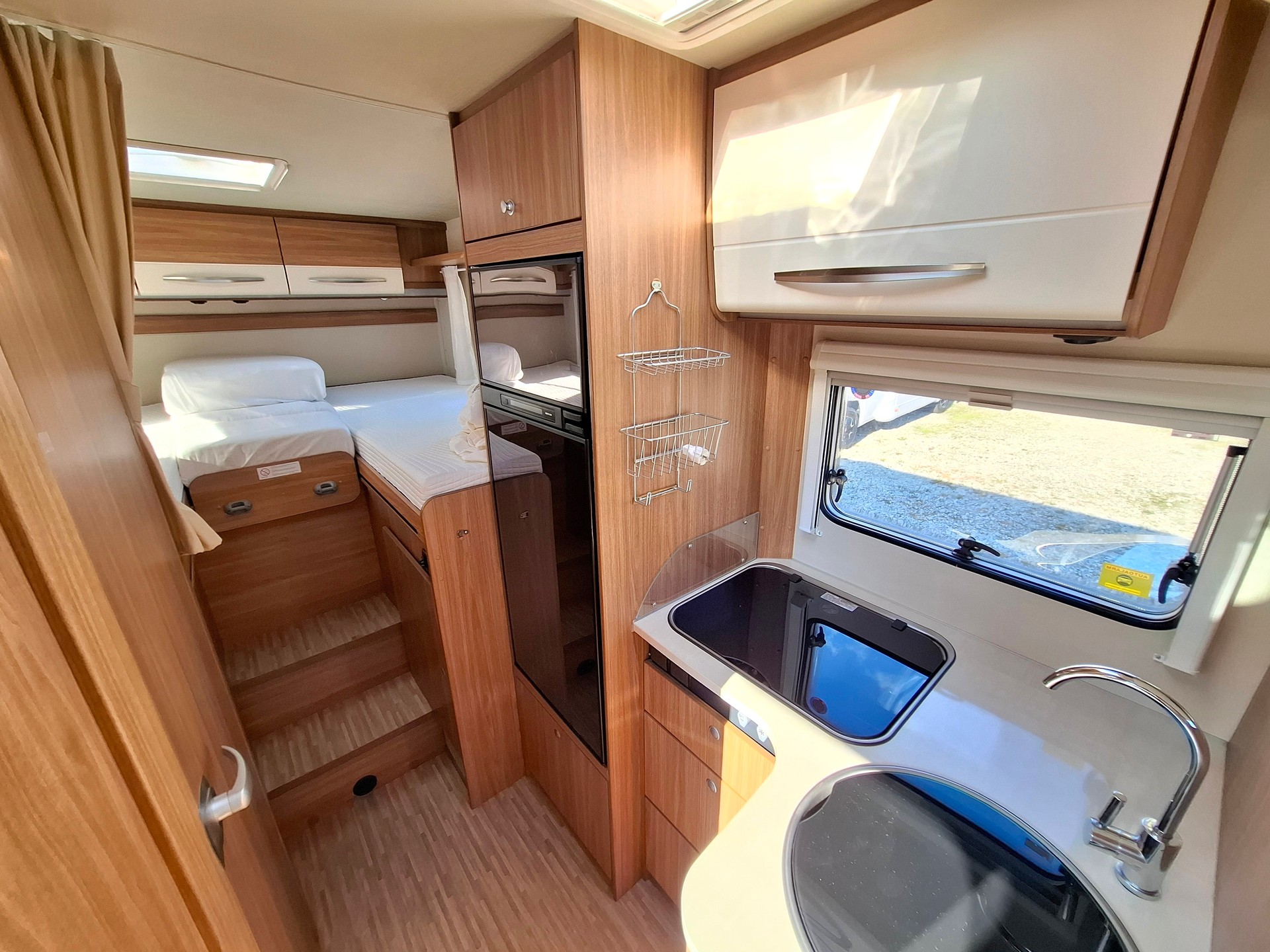 CARADO T448 - AUTOMAT! 150PS! Längsbett & Hubbett!-image-11