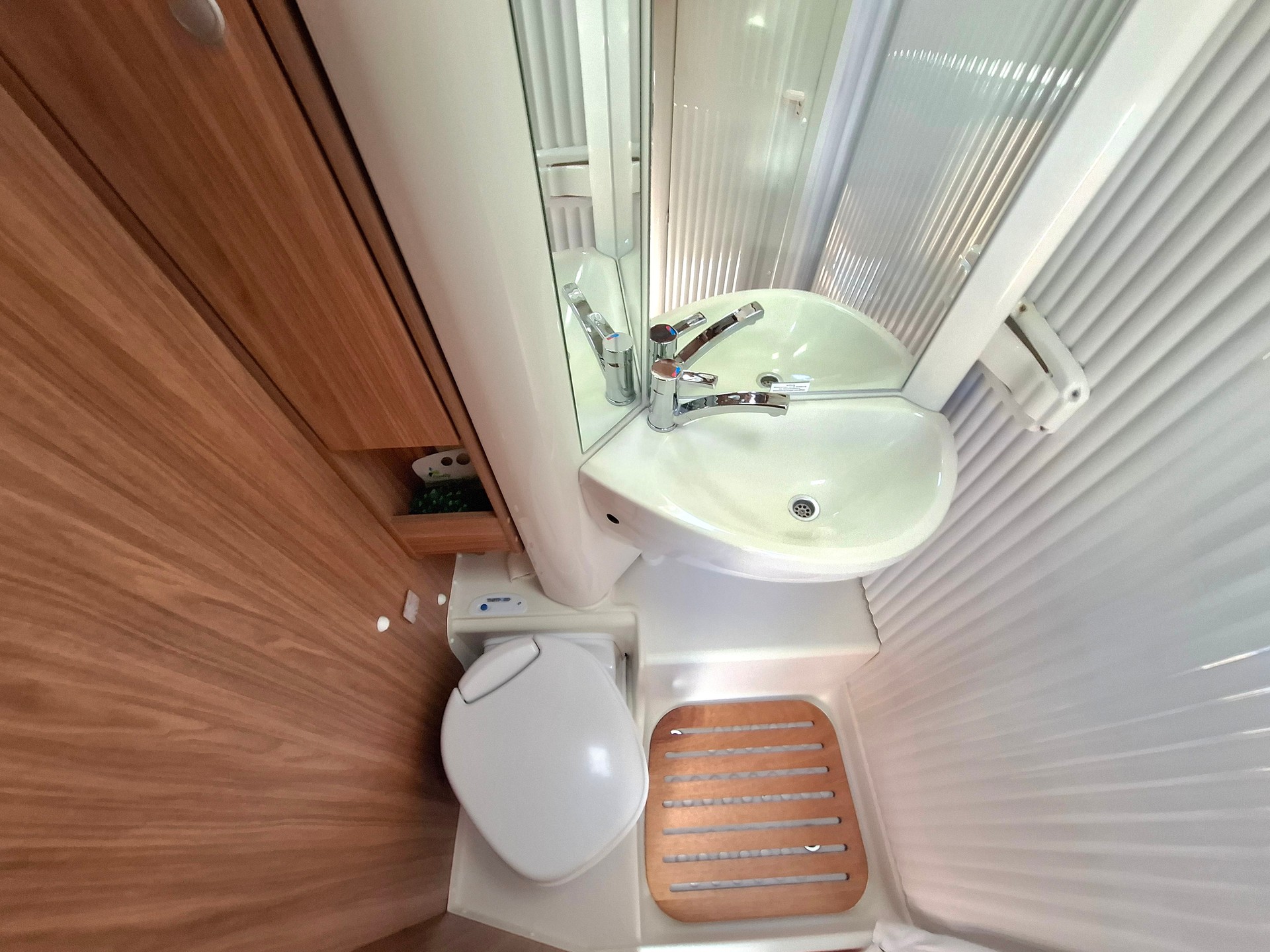 CARADO T448 - AUTOMAT! 150PS! Längsbett & Hubbett!-image-14