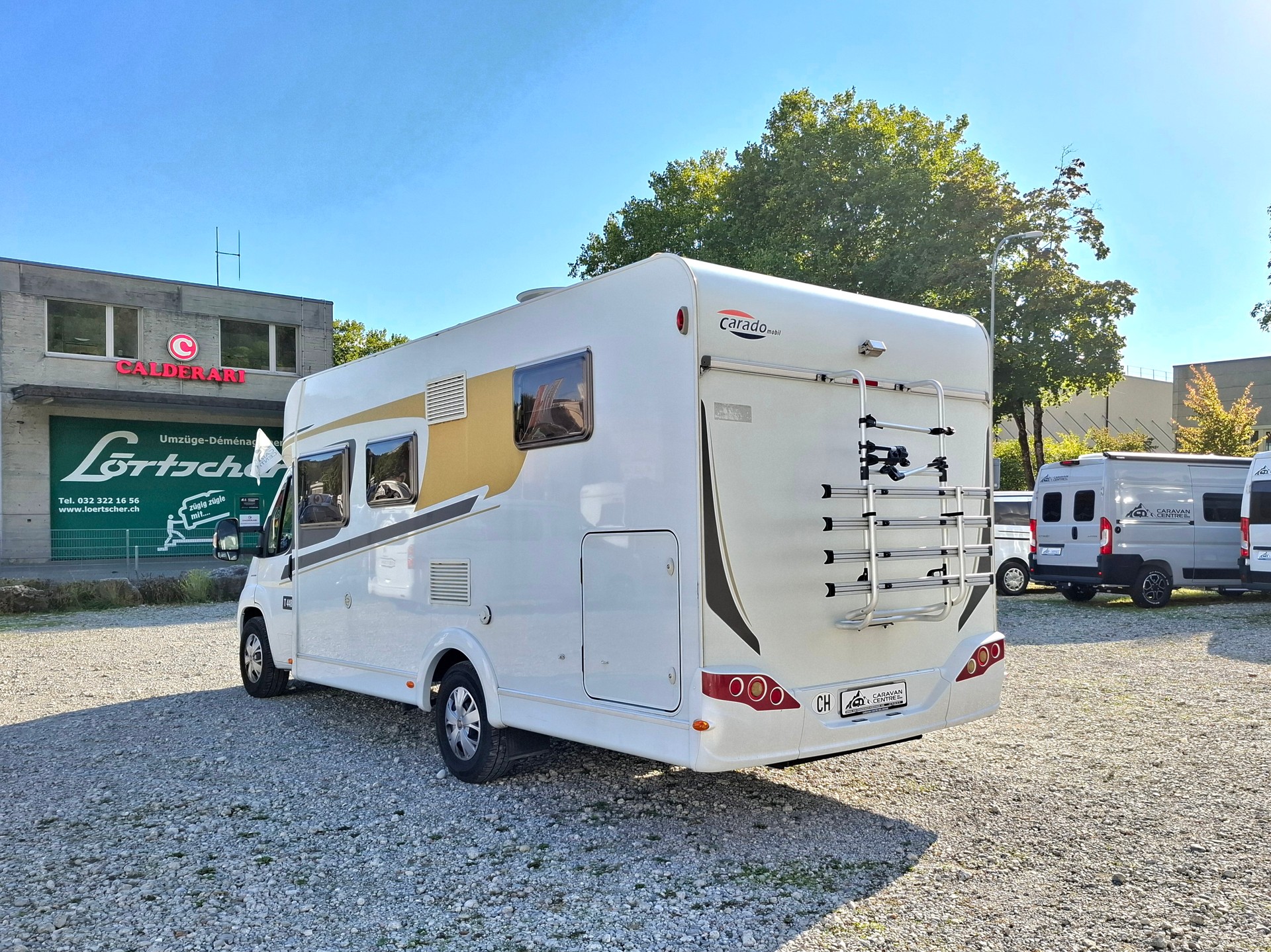 CARADO T448 - AUTOMAT! 150PS! Längsbett & Hubbett!-image-4