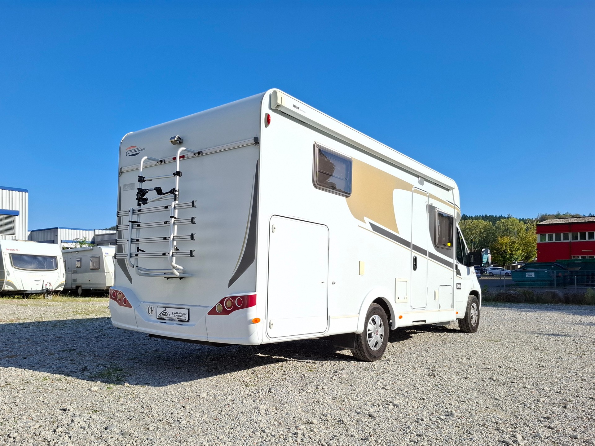 CARADO T448 - AUTOMAT! 150PS! Längsbett & Hubbett!-image-3