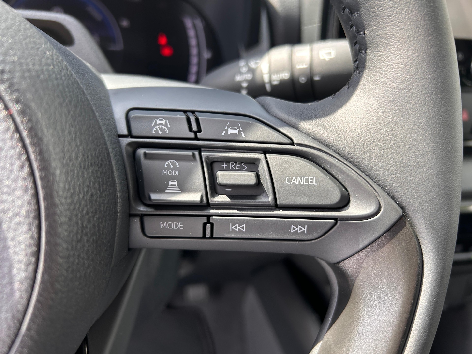 TOYOTA Yaris 1.5 VVT-i HSD Trend-image-13