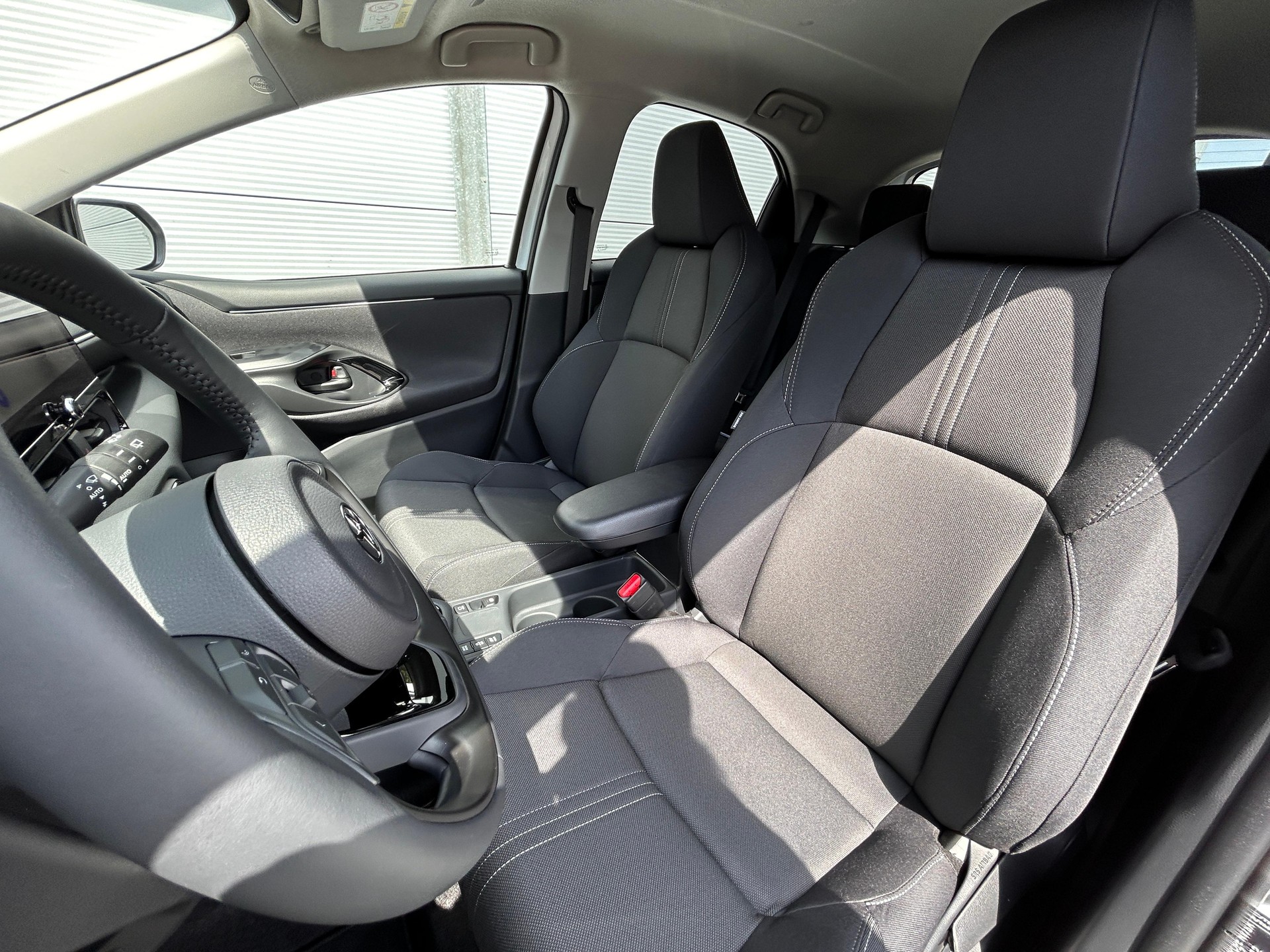 TOYOTA Yaris 1.5 VVT-i HSD Trend-image-6