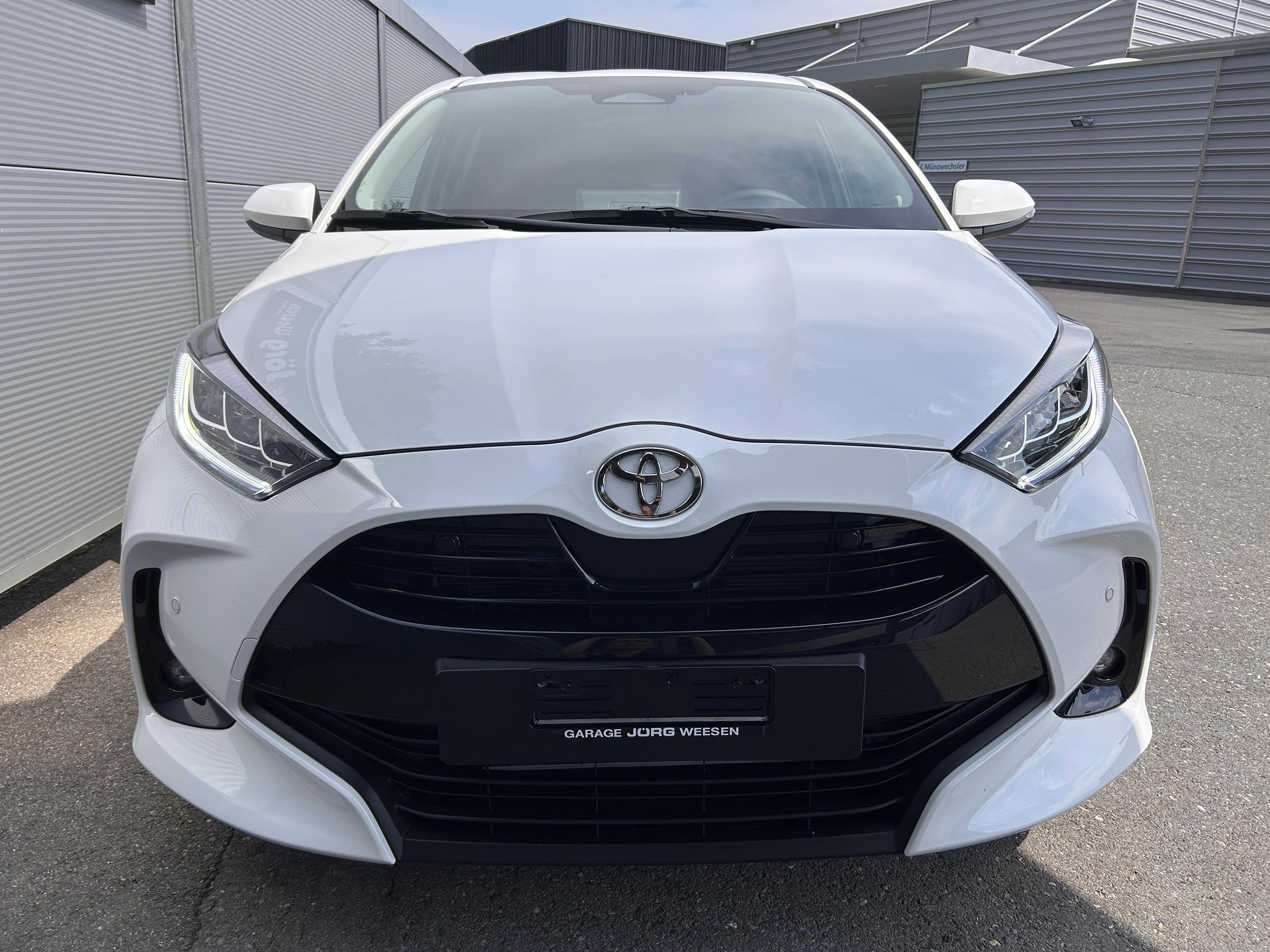 TOYOTA Yaris 1.5 VVT-i HSD Trend-image-1
