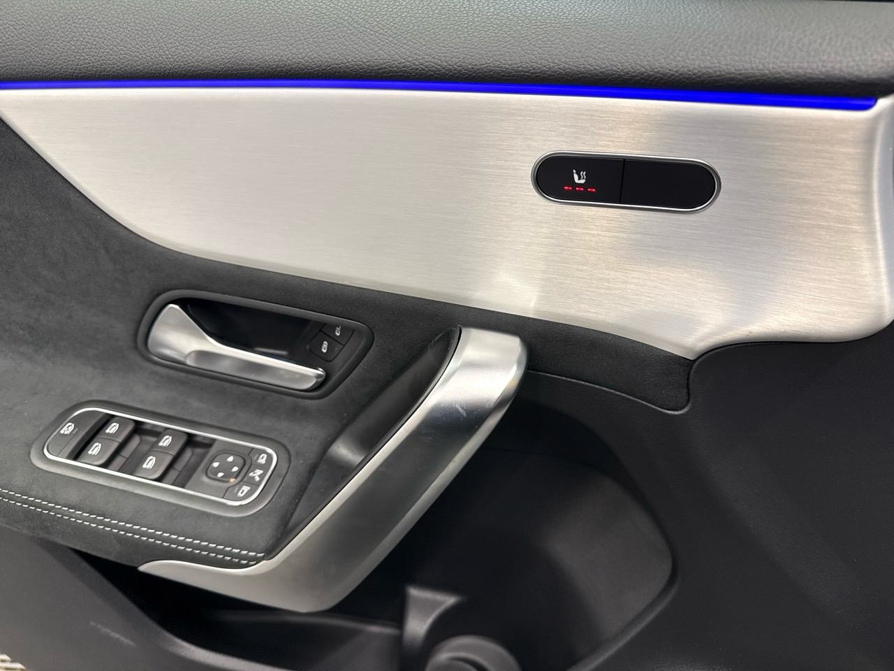 MERCEDES-BENZ A 200 DCT AMG Special Edition-image-4