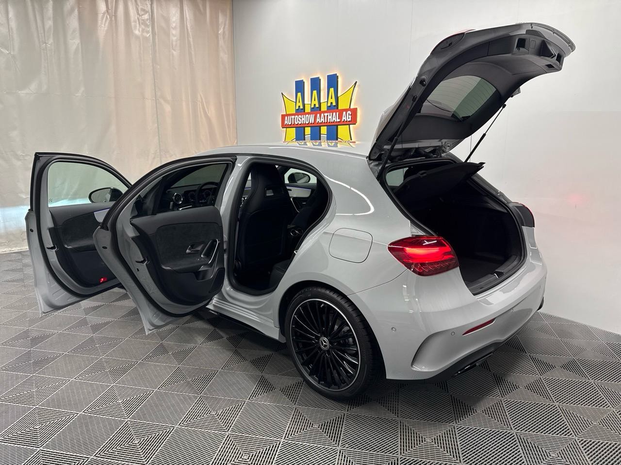 MERCEDES-BENZ A 200 DCT AMG Special Edition-image-10
