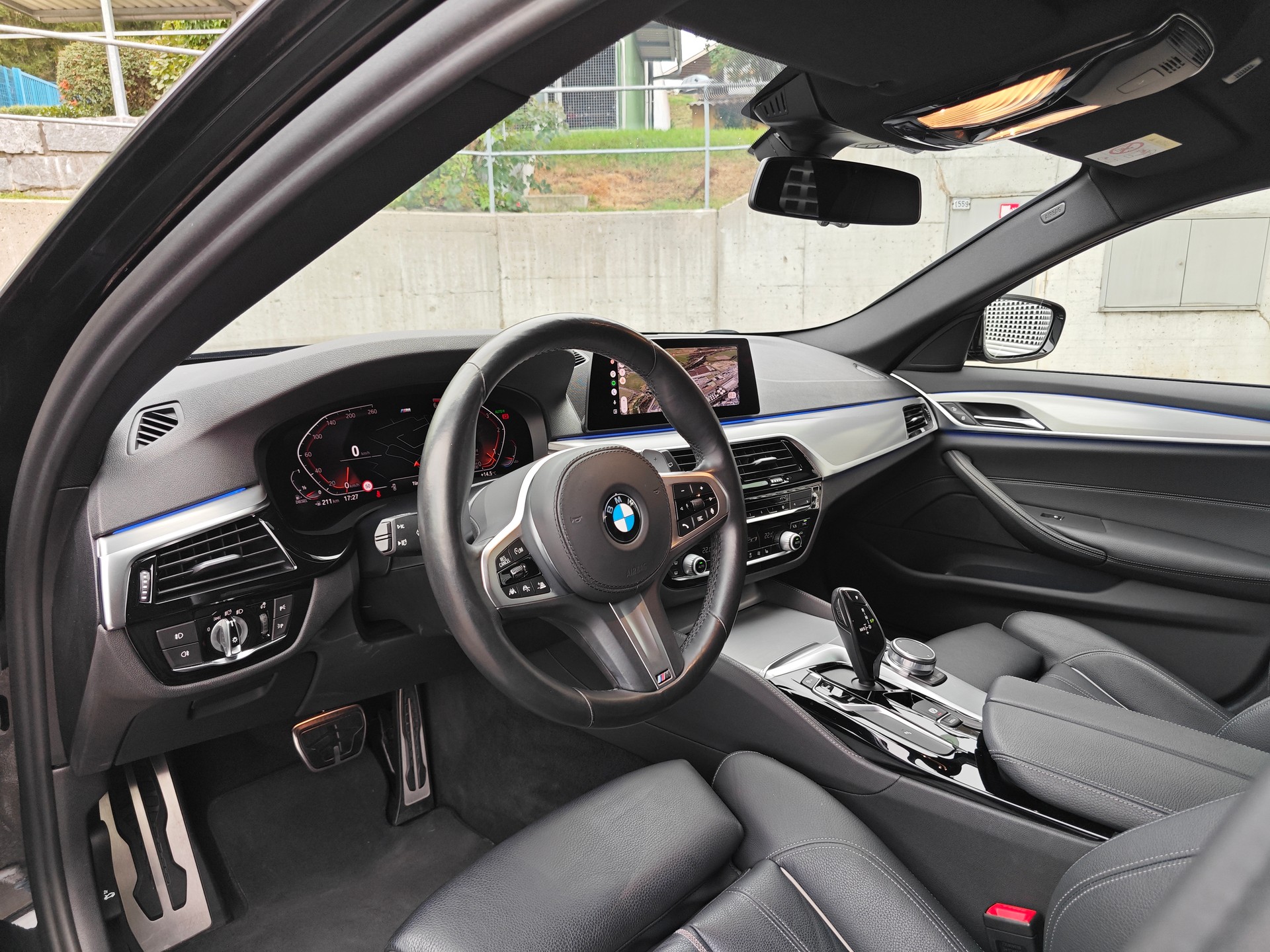 BMW 530d xDrive Touring M Sport "All Black"-image-8