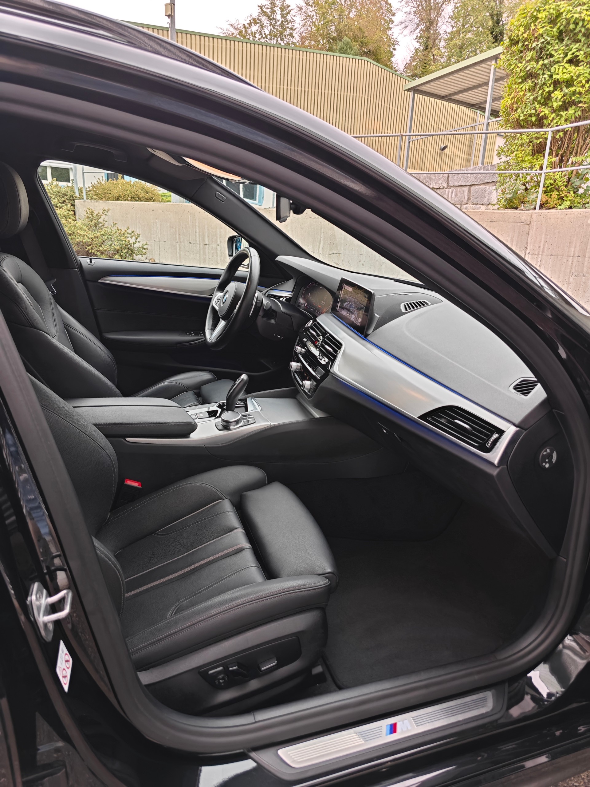 BMW 530d xDrive Touring M Sport "All Black"-image-7