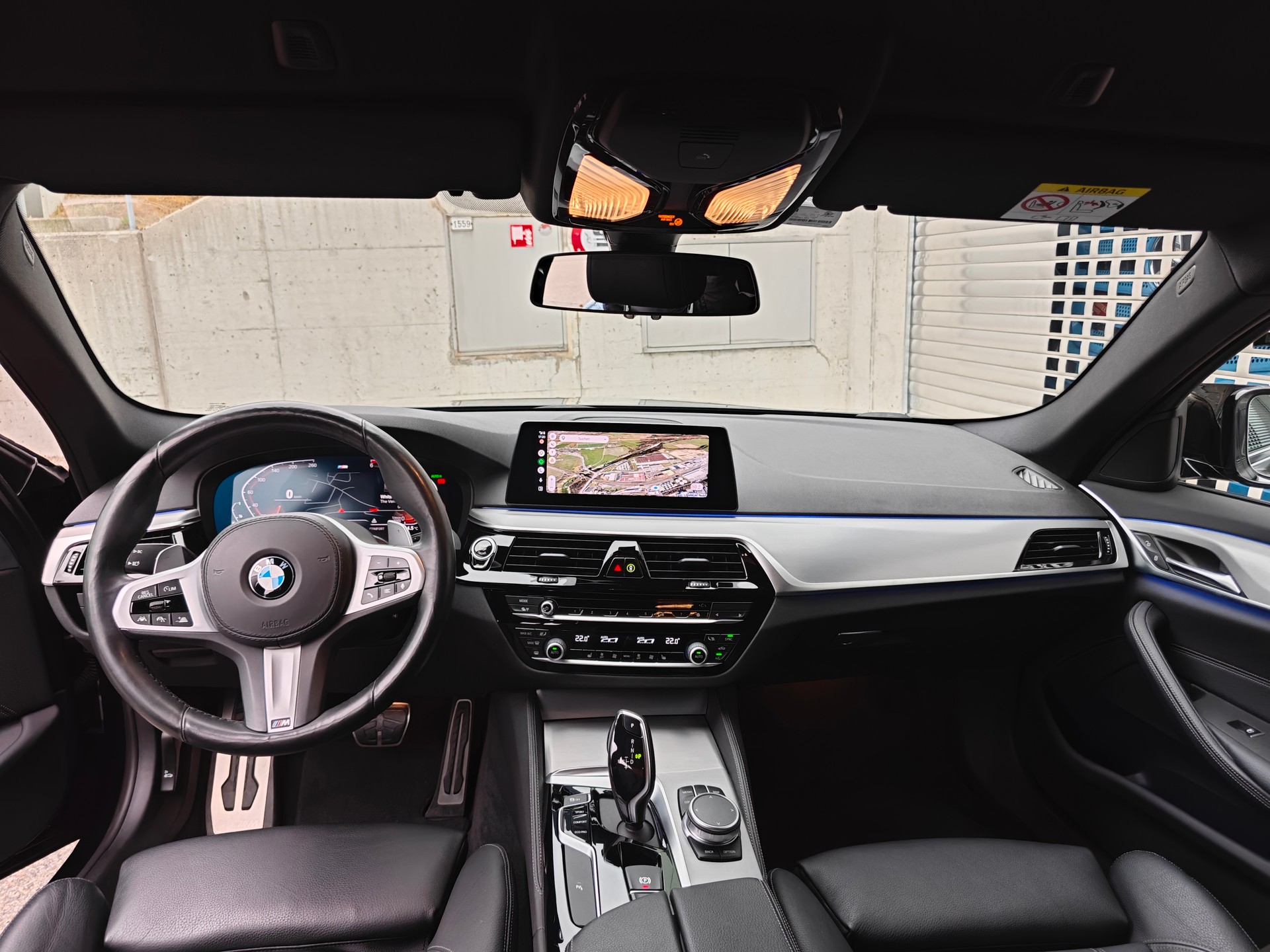 BMW 530d xDrive Touring M Sport "All Black"-image-9